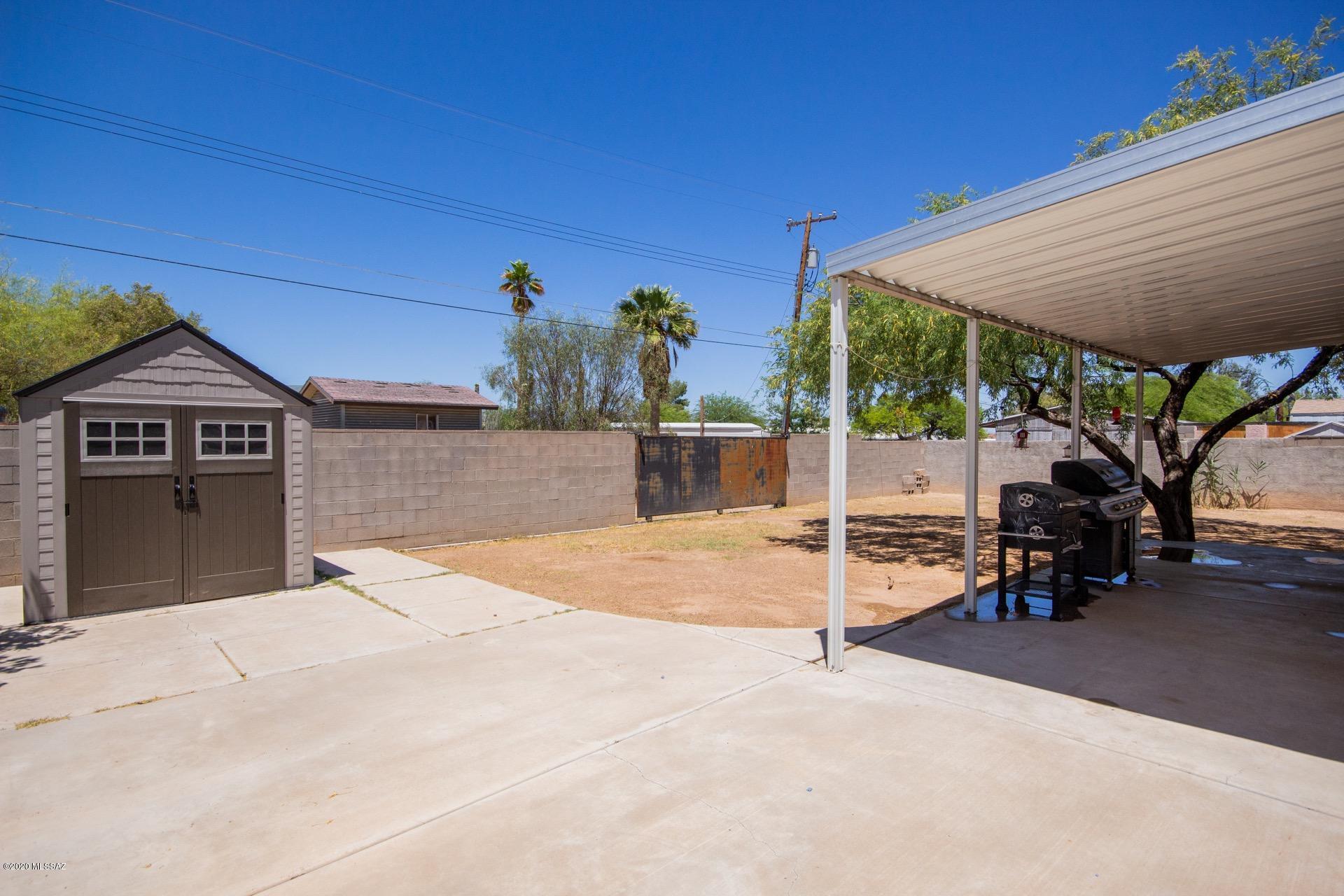 2752 W Roadrunner Road
