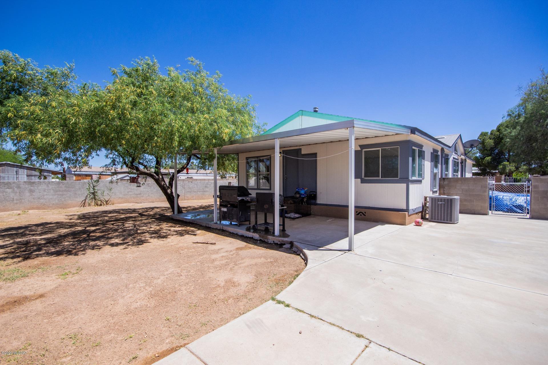2752 W Roadrunner Road