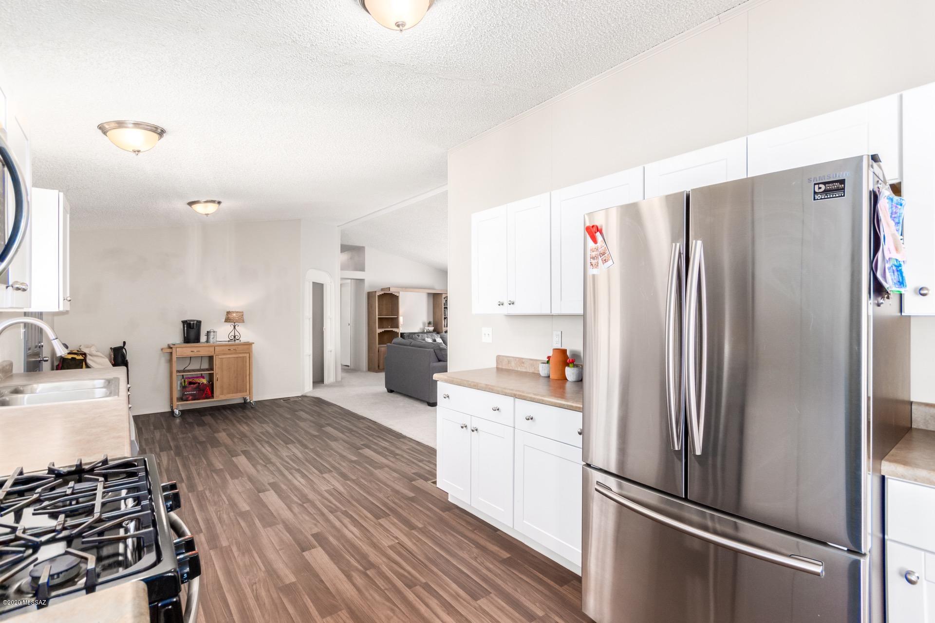 2752 W Roadrunner Road