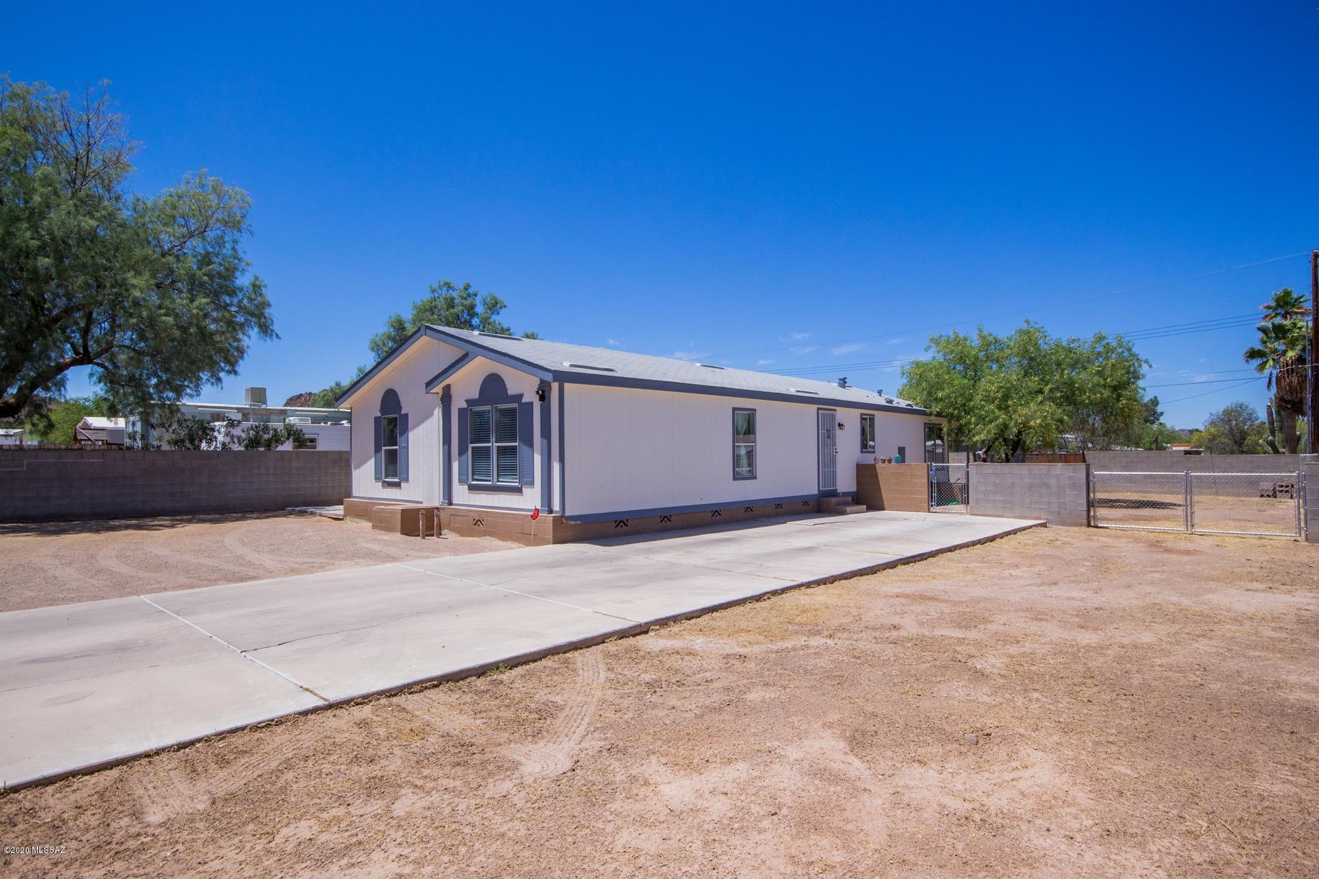 2752 W Roadrunner Road