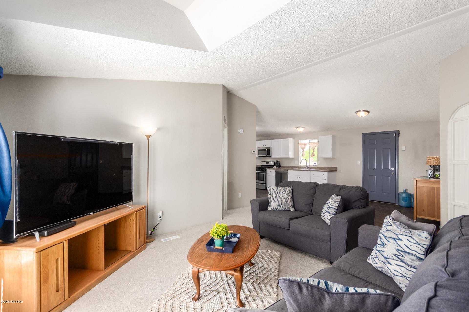 2752 W Roadrunner Road