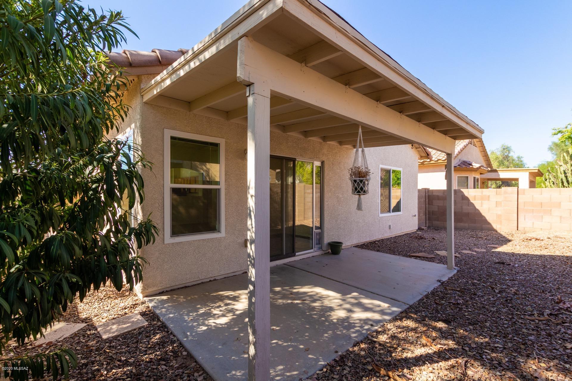 9492 N Englewood Drive