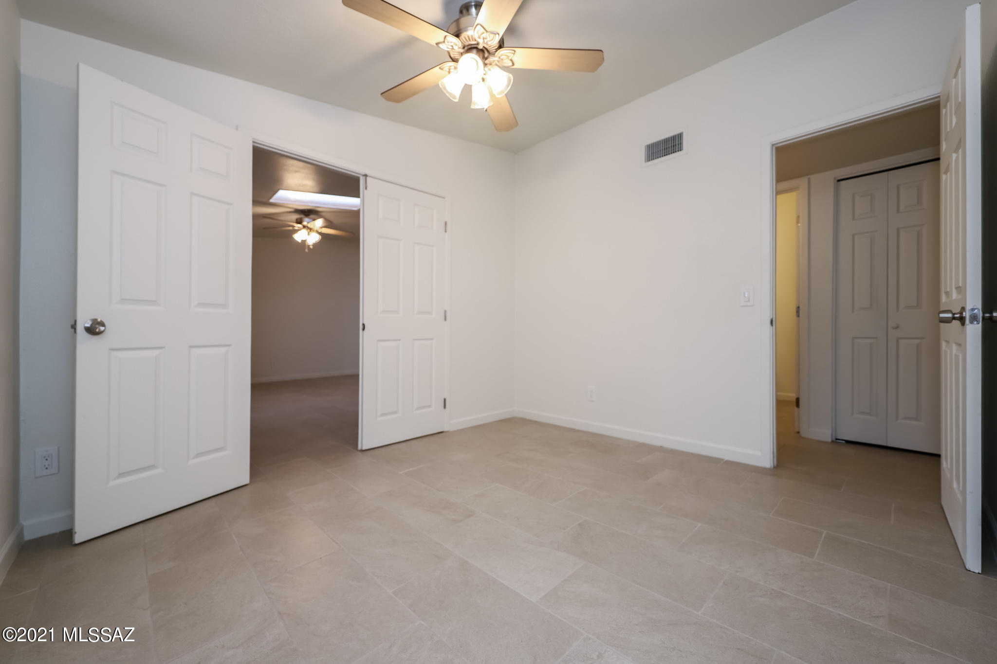 3042 W Liberty Tree Lane