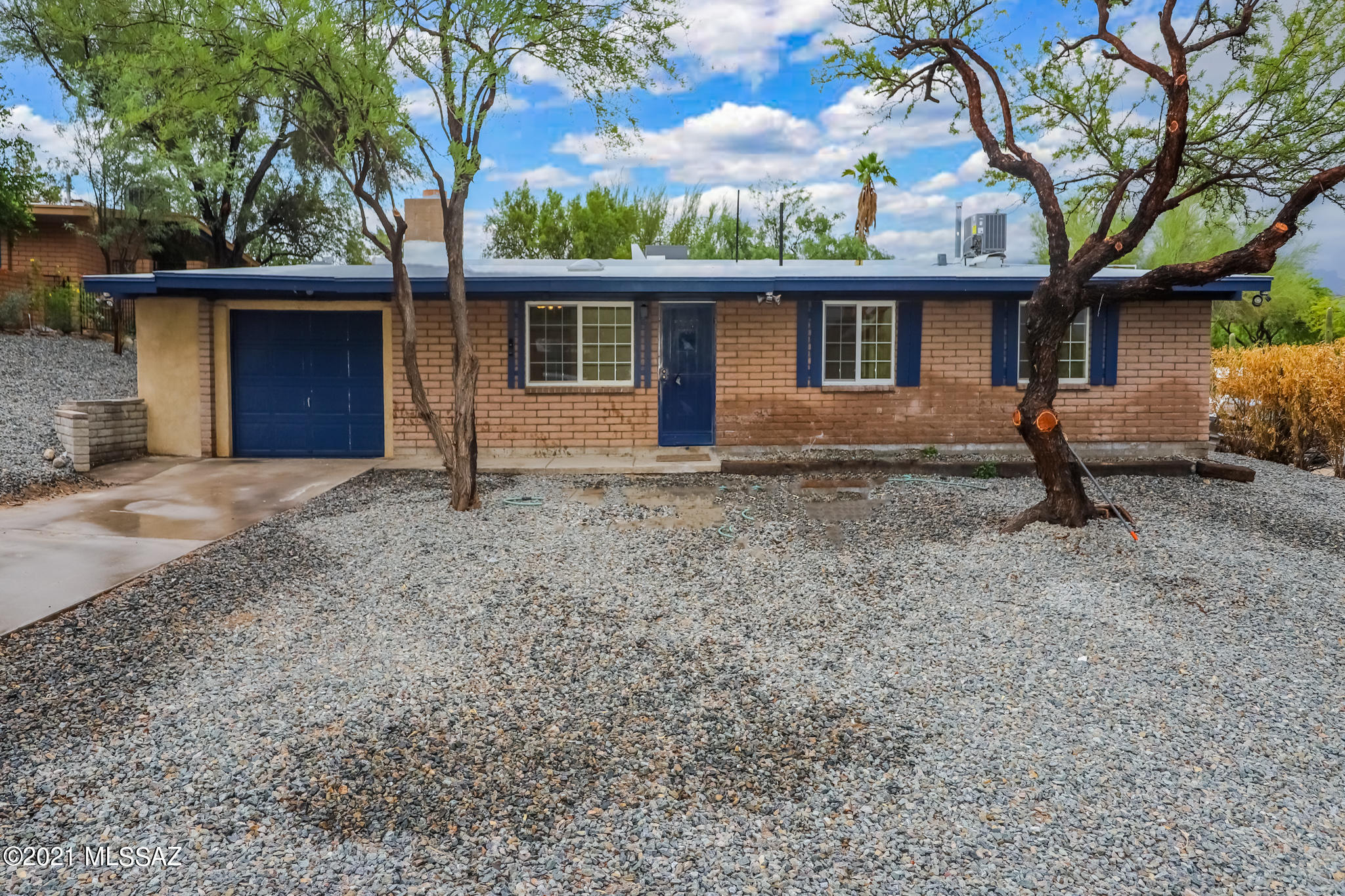 3042 W Liberty Tree Lane