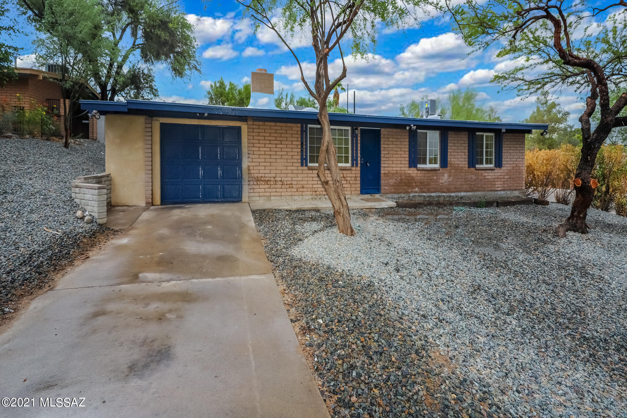 3042 W Liberty Tree Lane