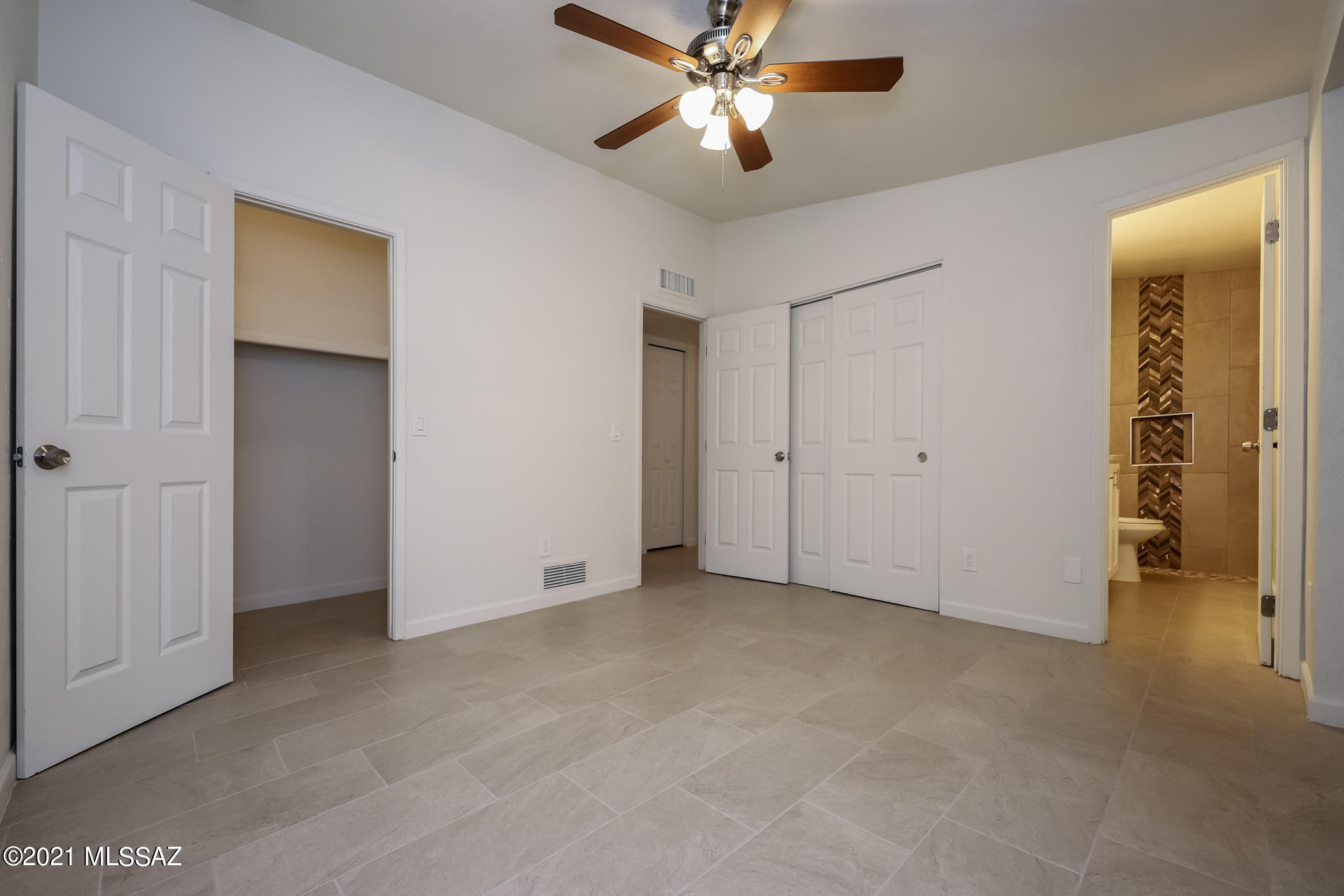 3042 W Liberty Tree Lane