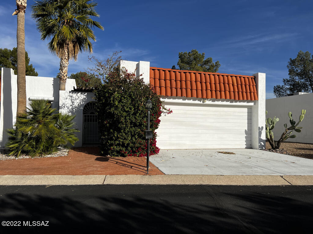 1650 N Paseo Dorado