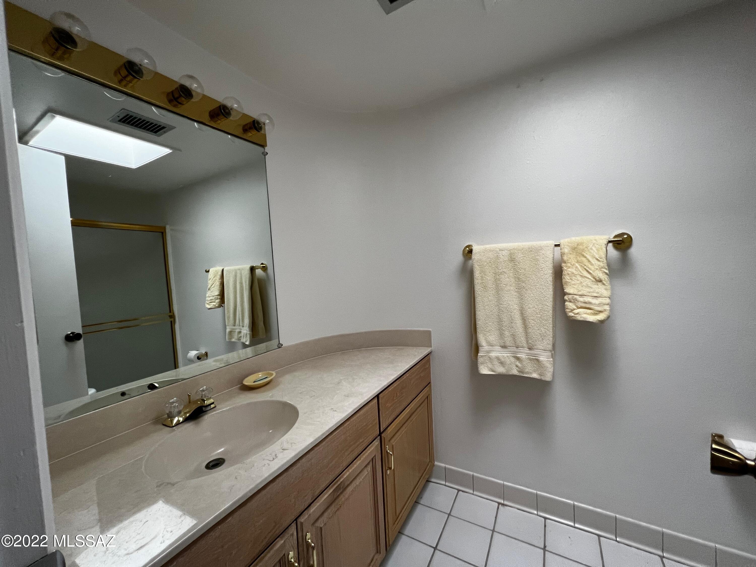 1650 N Paseo Dorado