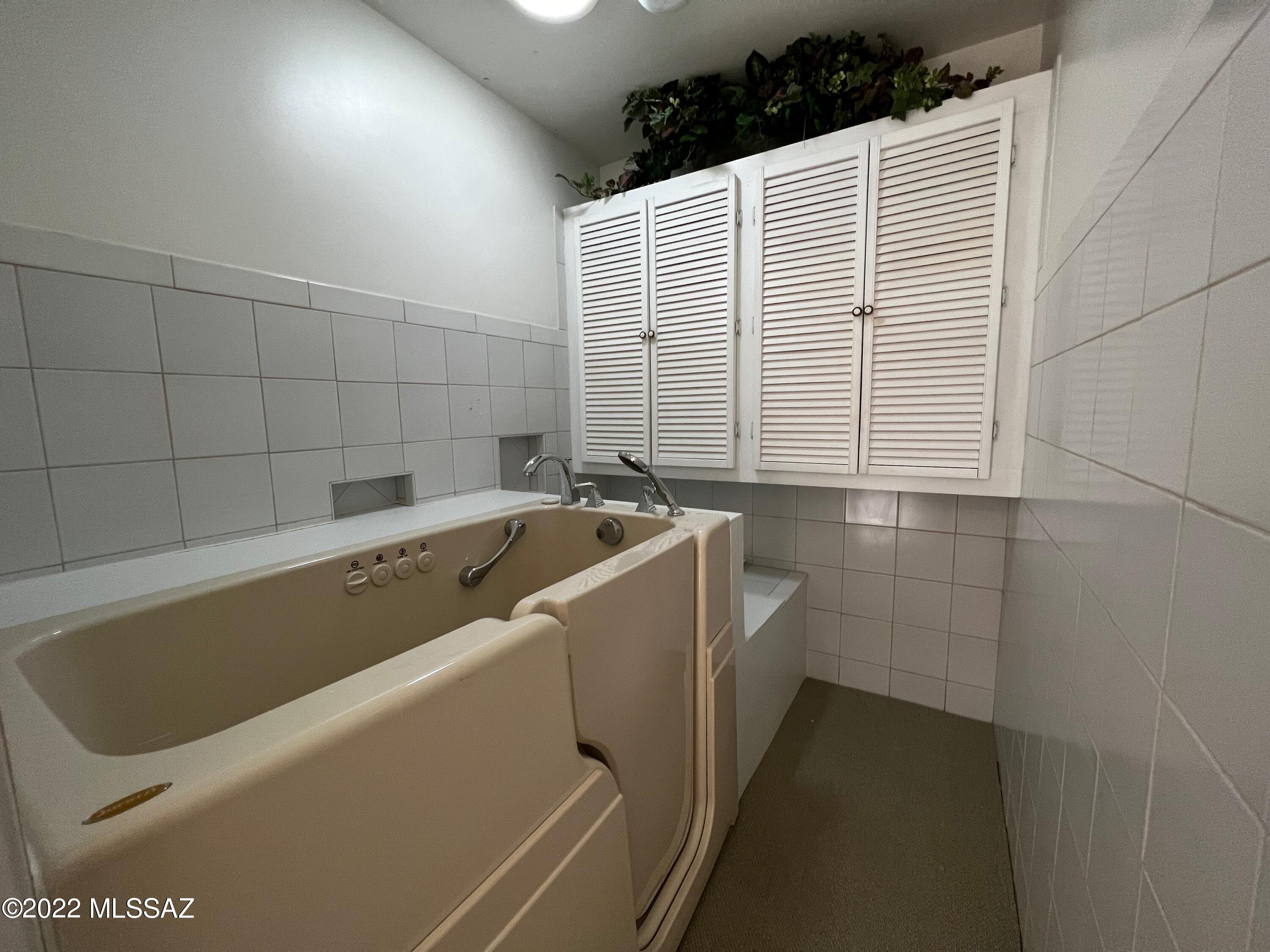1650 N Paseo Dorado