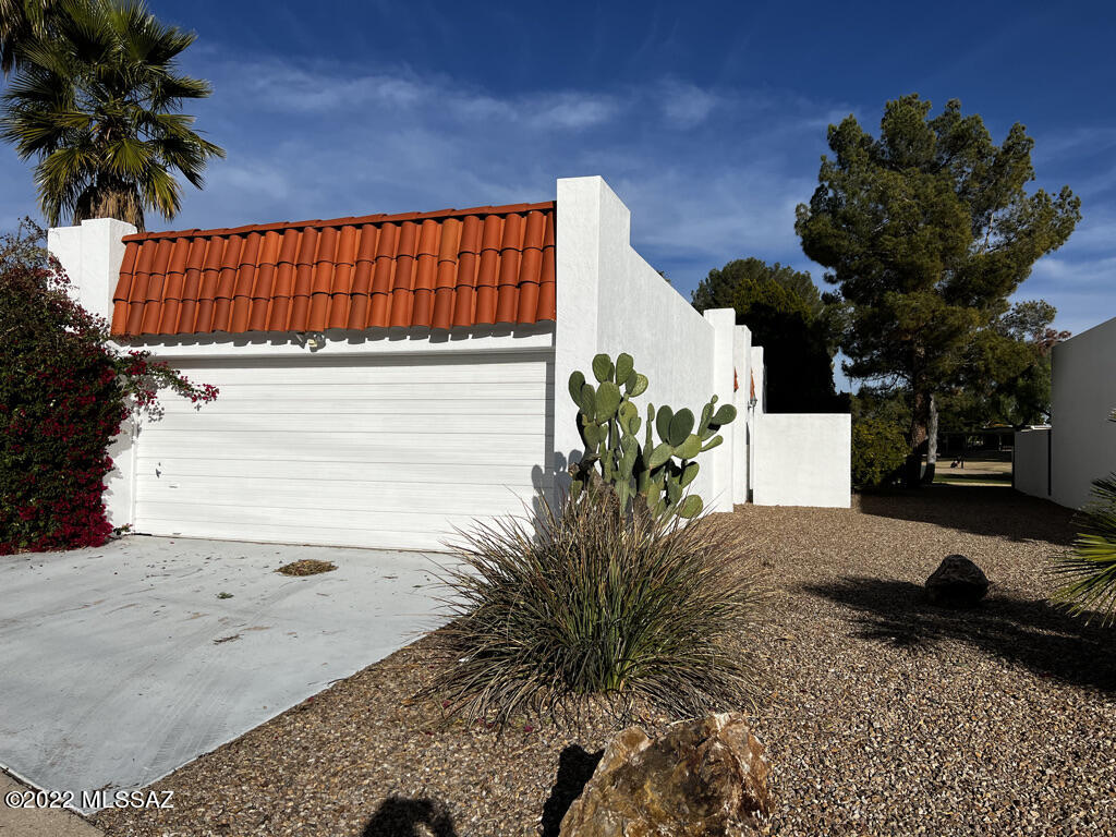 1650 N Paseo Dorado