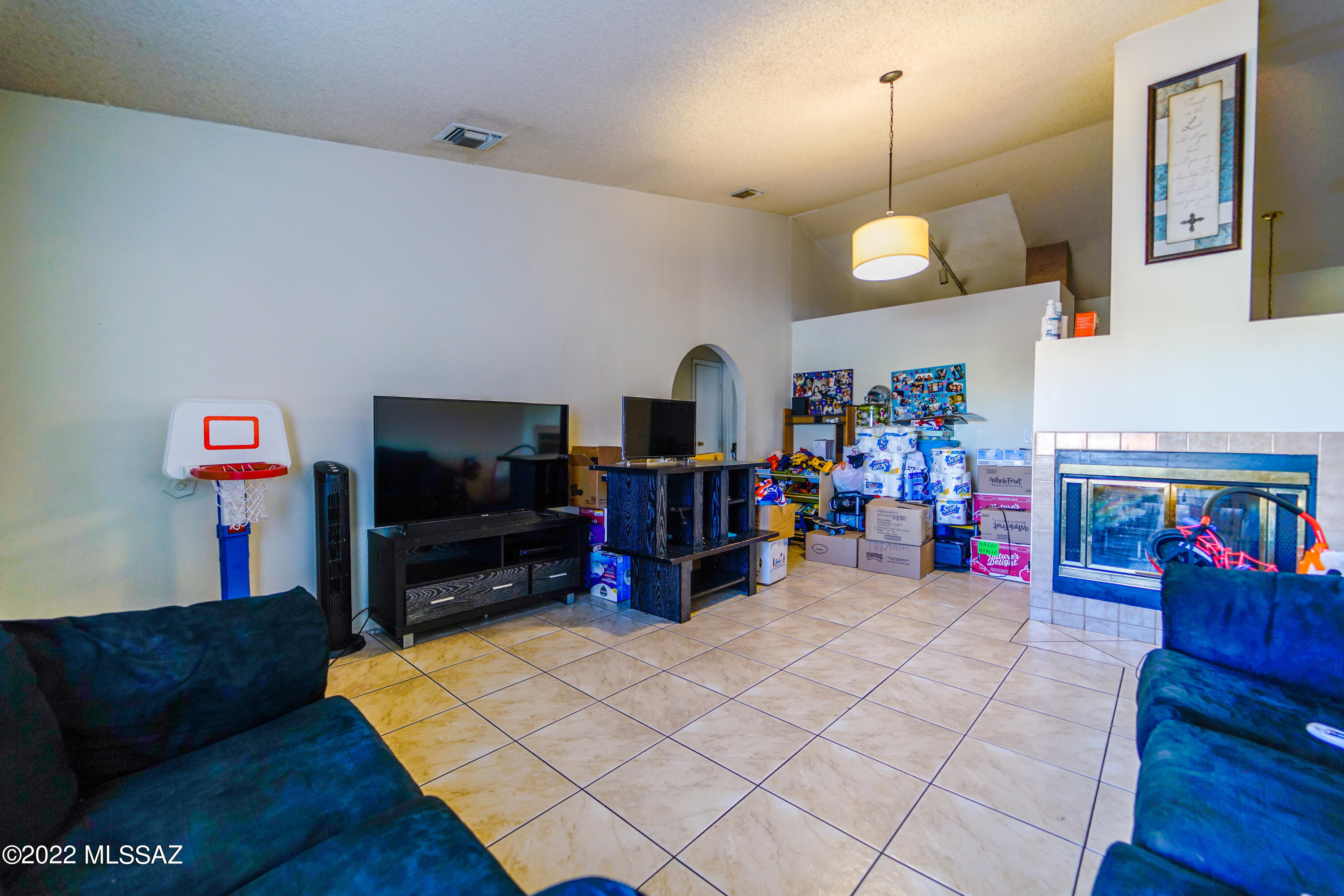 1621 W Colonial Heights