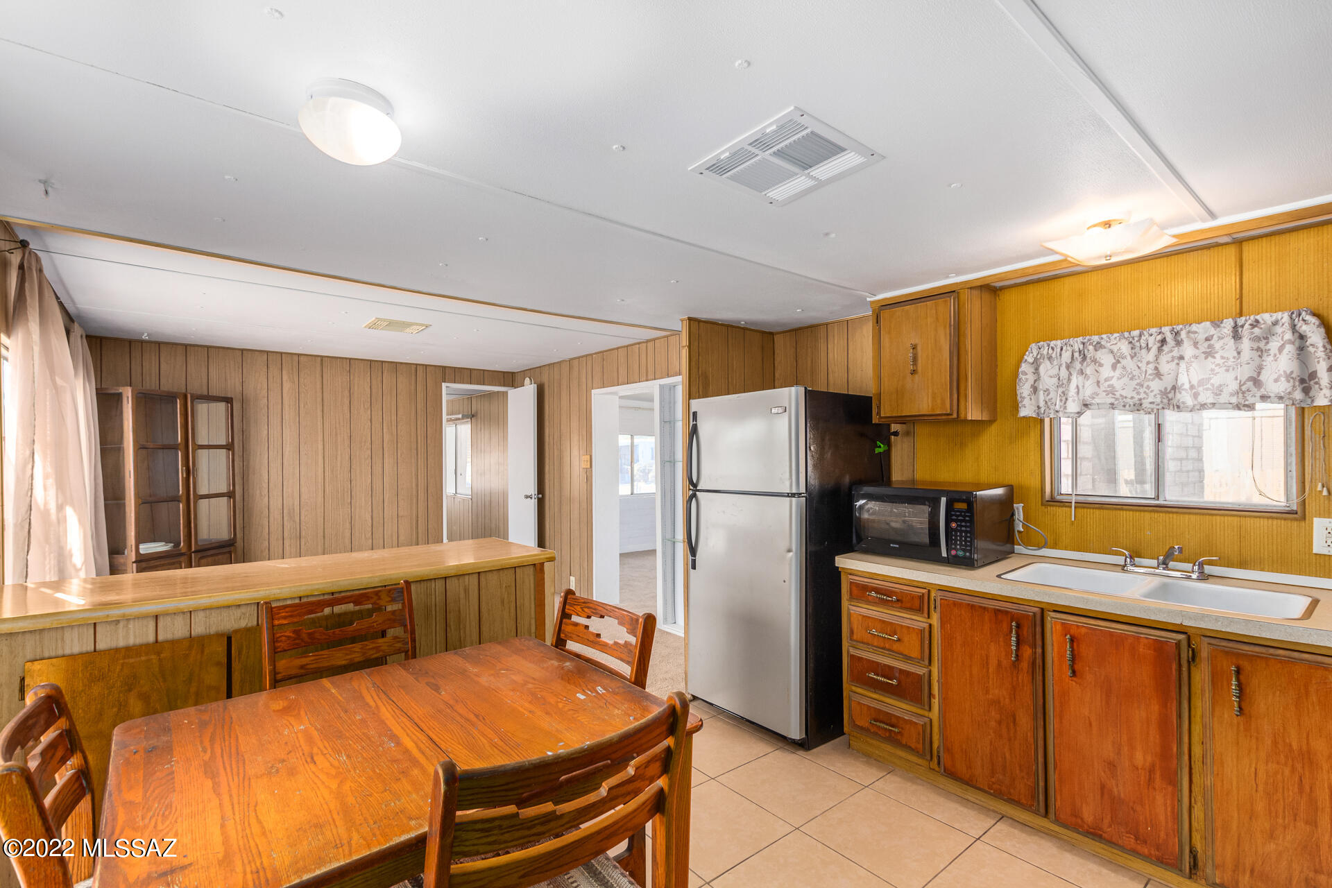 1400 W Buena Tierra Place