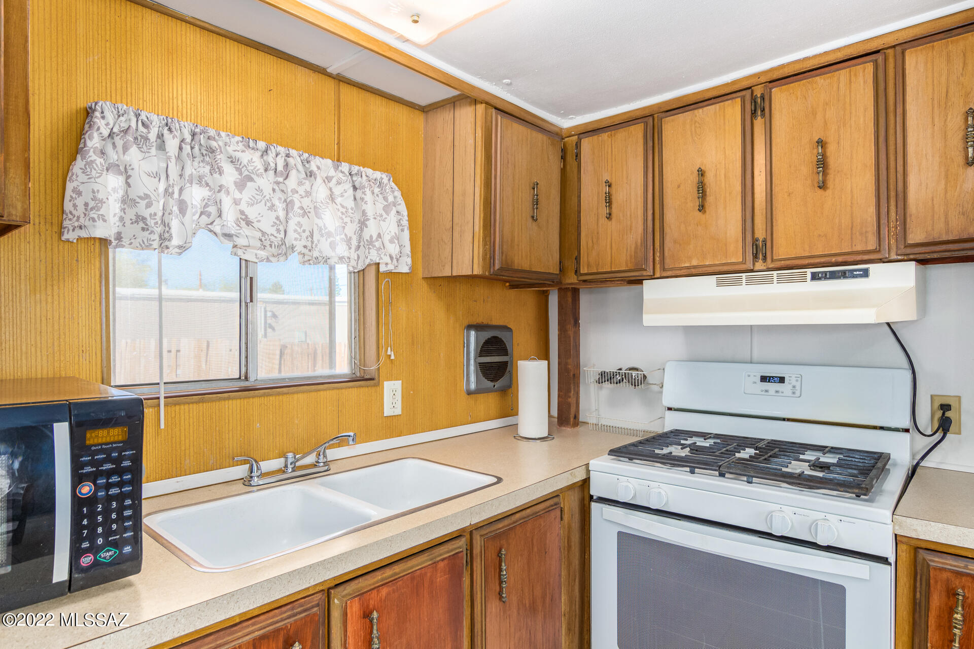 1400 W Buena Tierra Place
