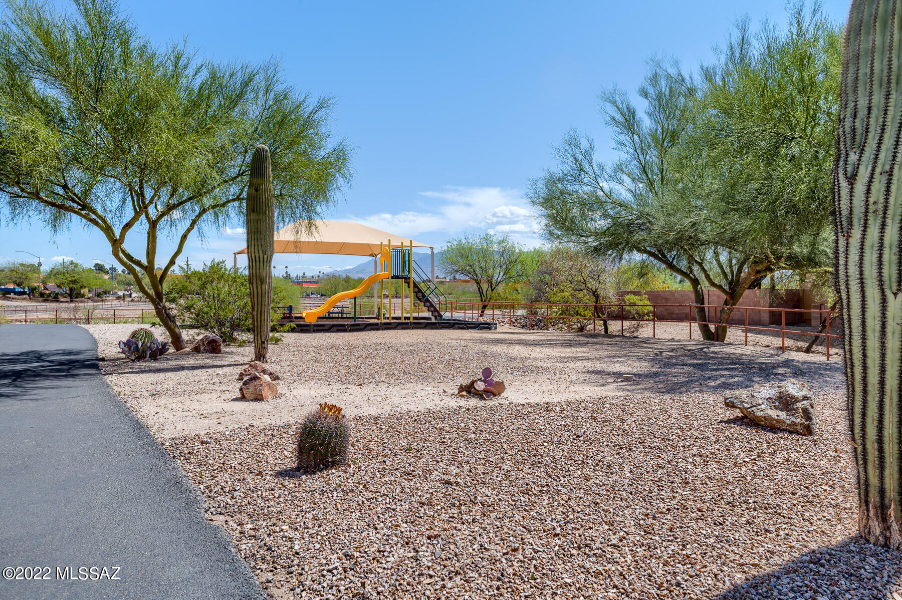 2907 S Pantano Edge Drive