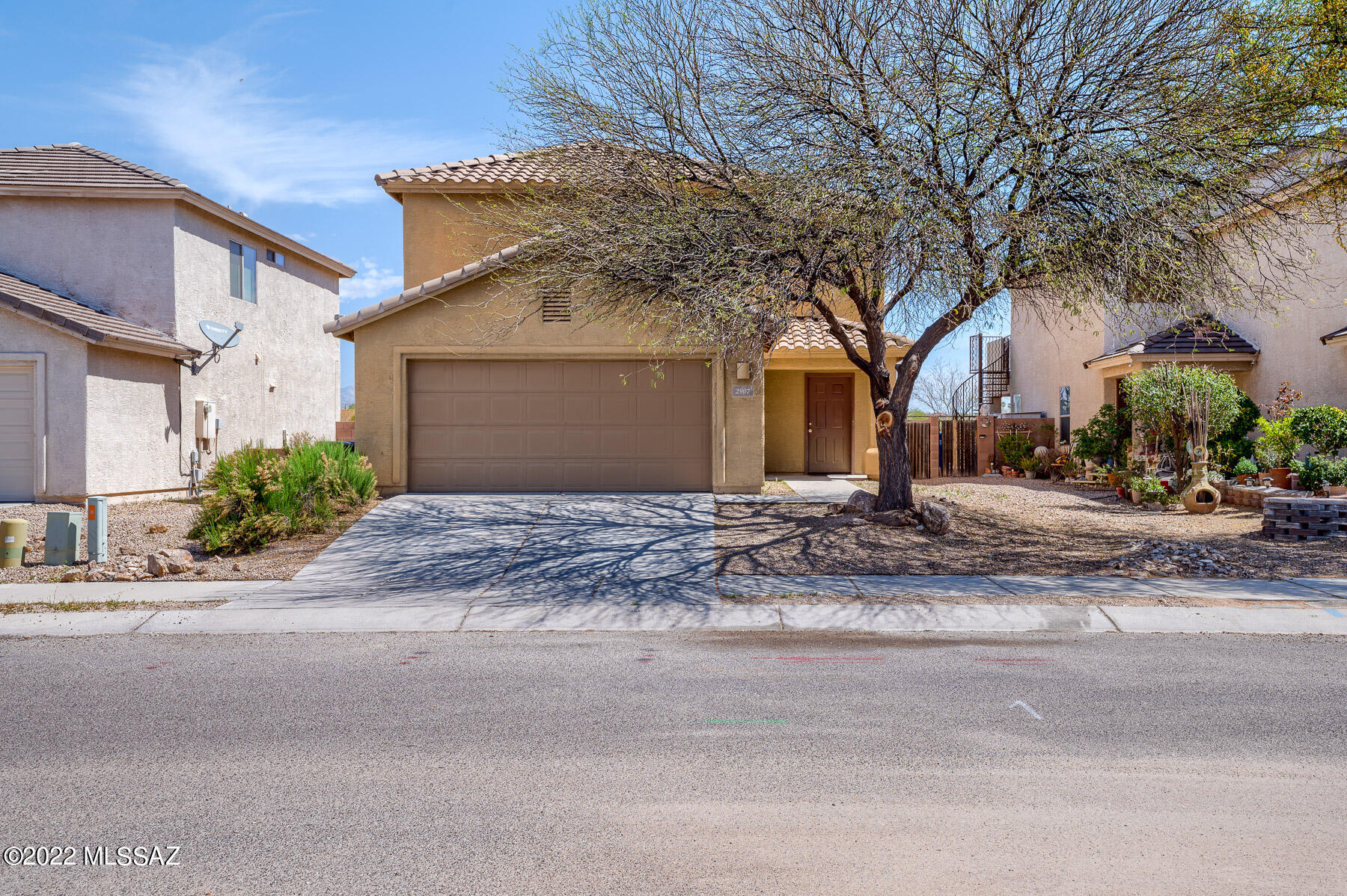 2907 S Pantano Edge Drive