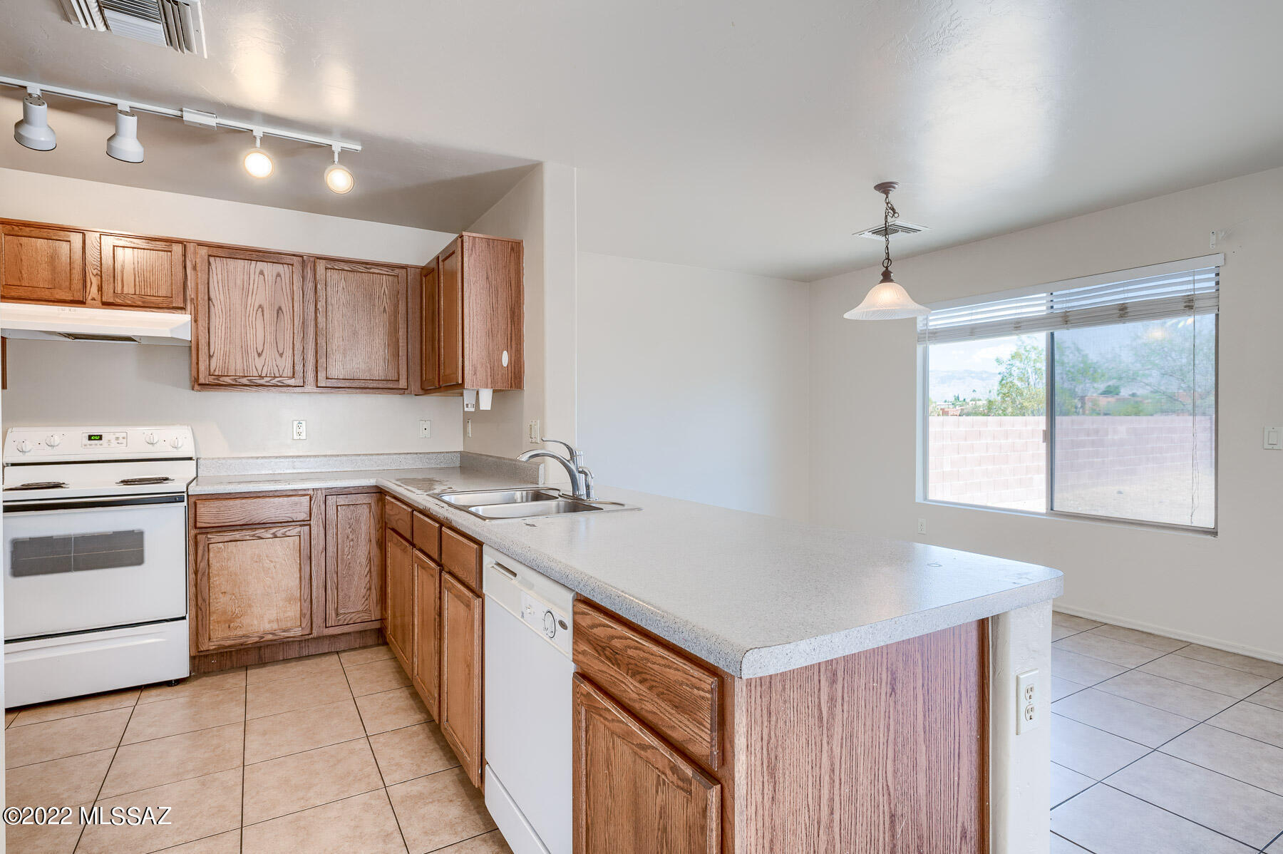 2907 S Pantano Edge Drive