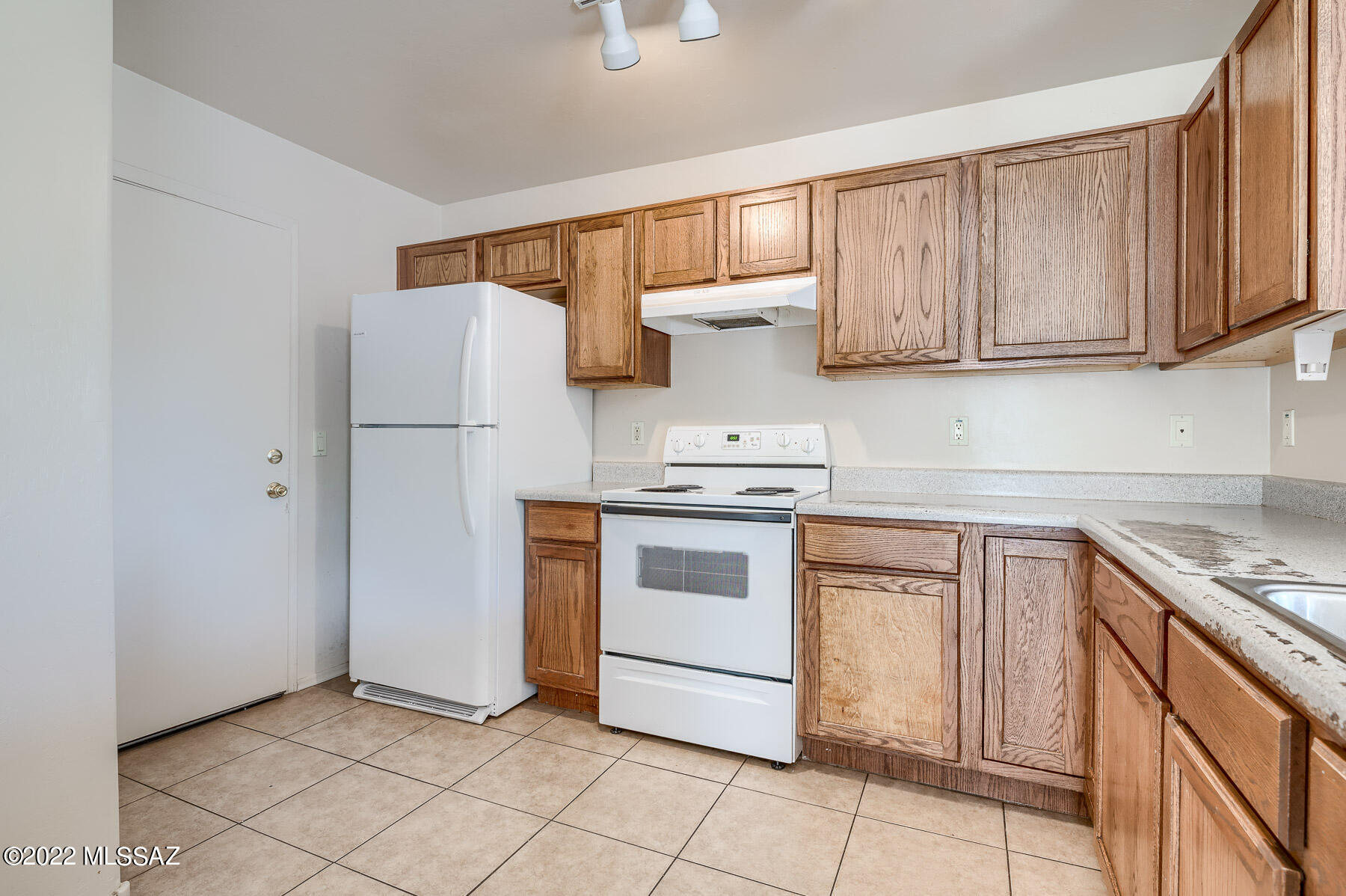2907 S Pantano Edge Drive