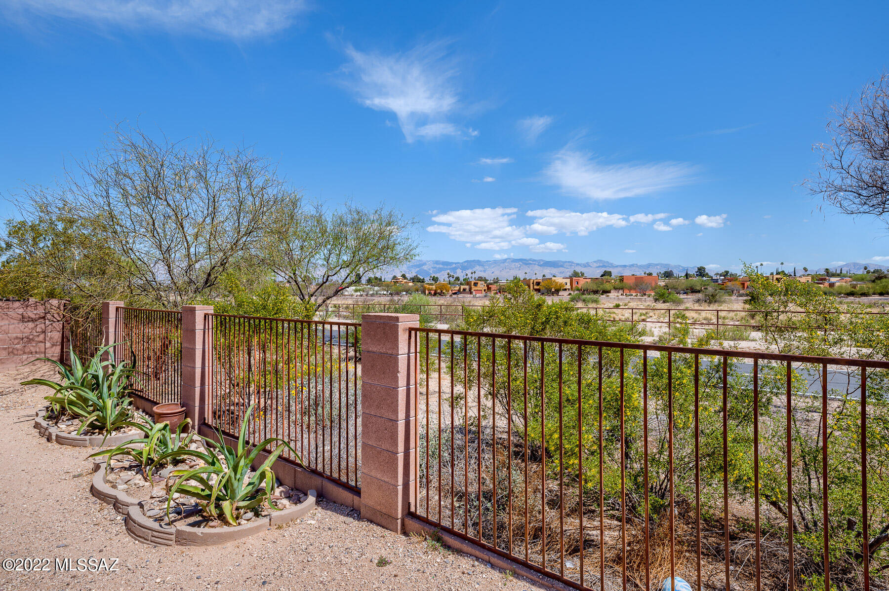 2907 S Pantano Edge Drive