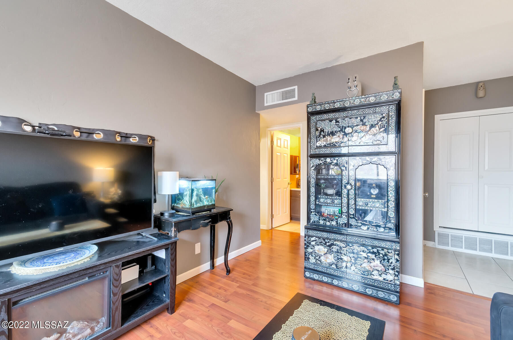 1530 S Columbus Boulevard Unit: 5