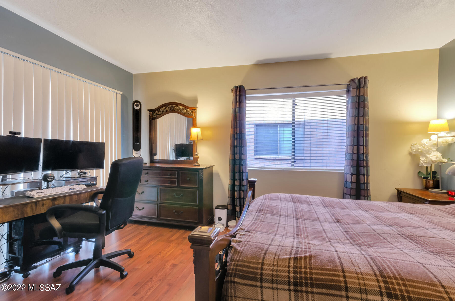 1530 S Columbus Boulevard Unit: 5