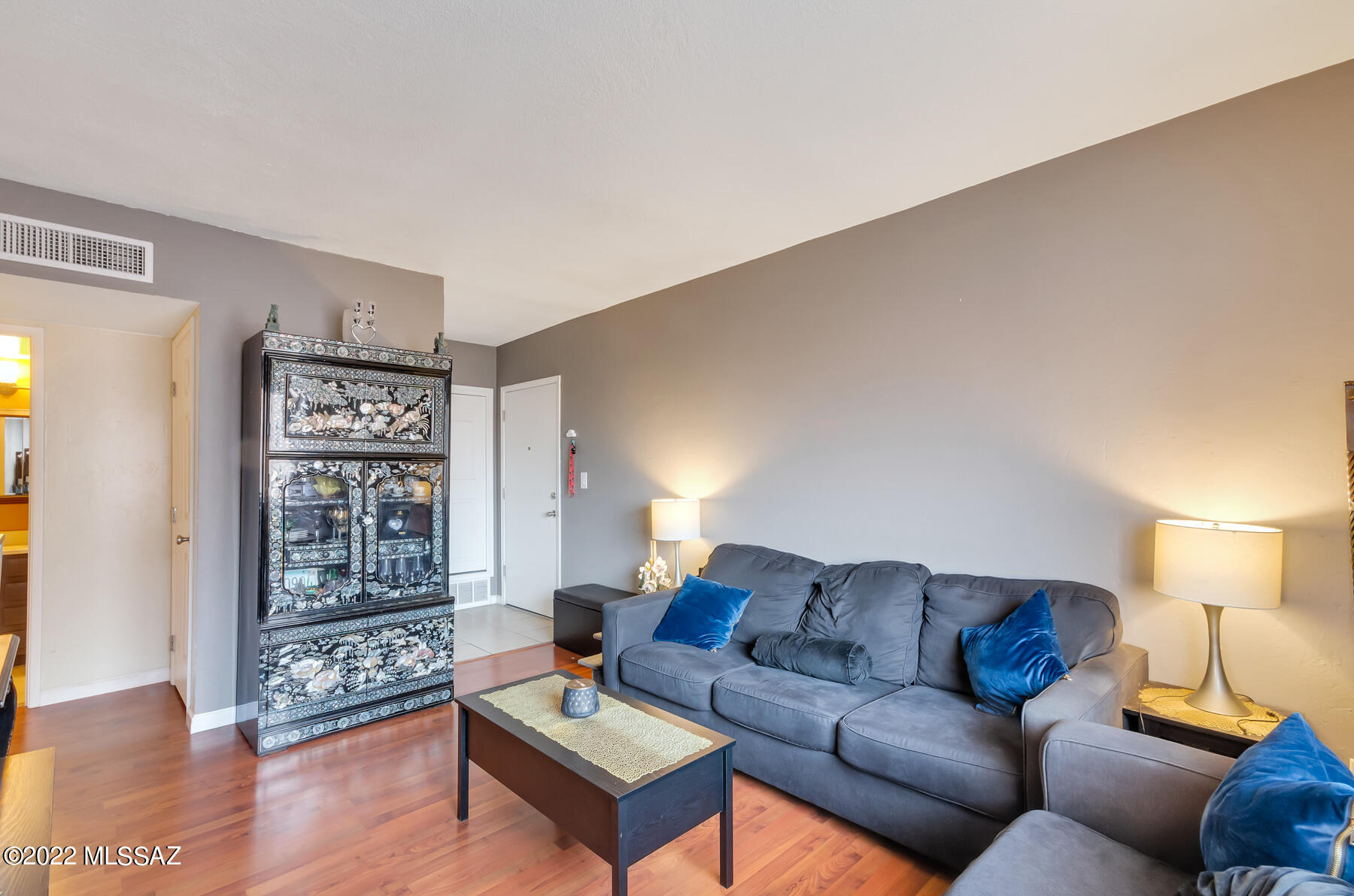 1530 S Columbus Boulevard Unit: 5
