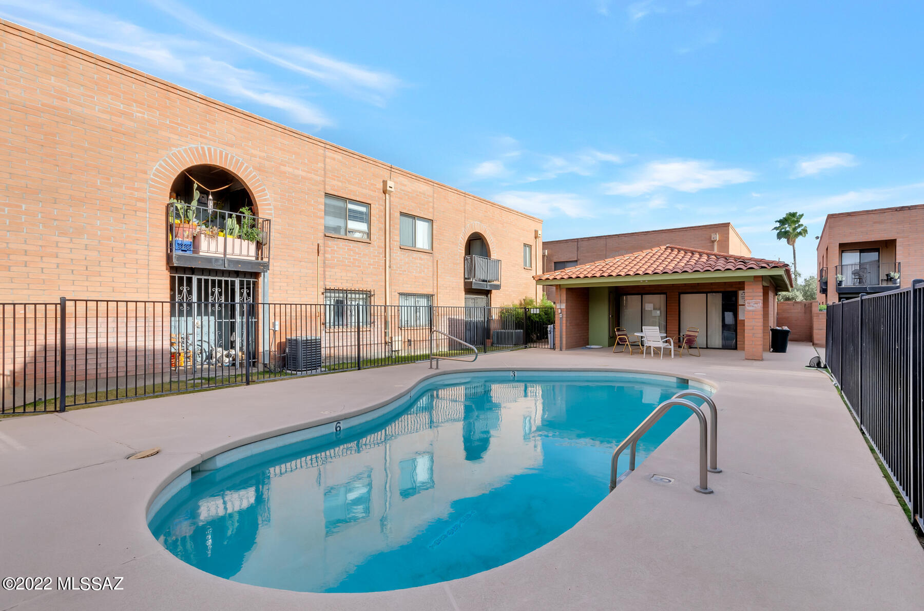 1530 S Columbus Boulevard Unit: 5