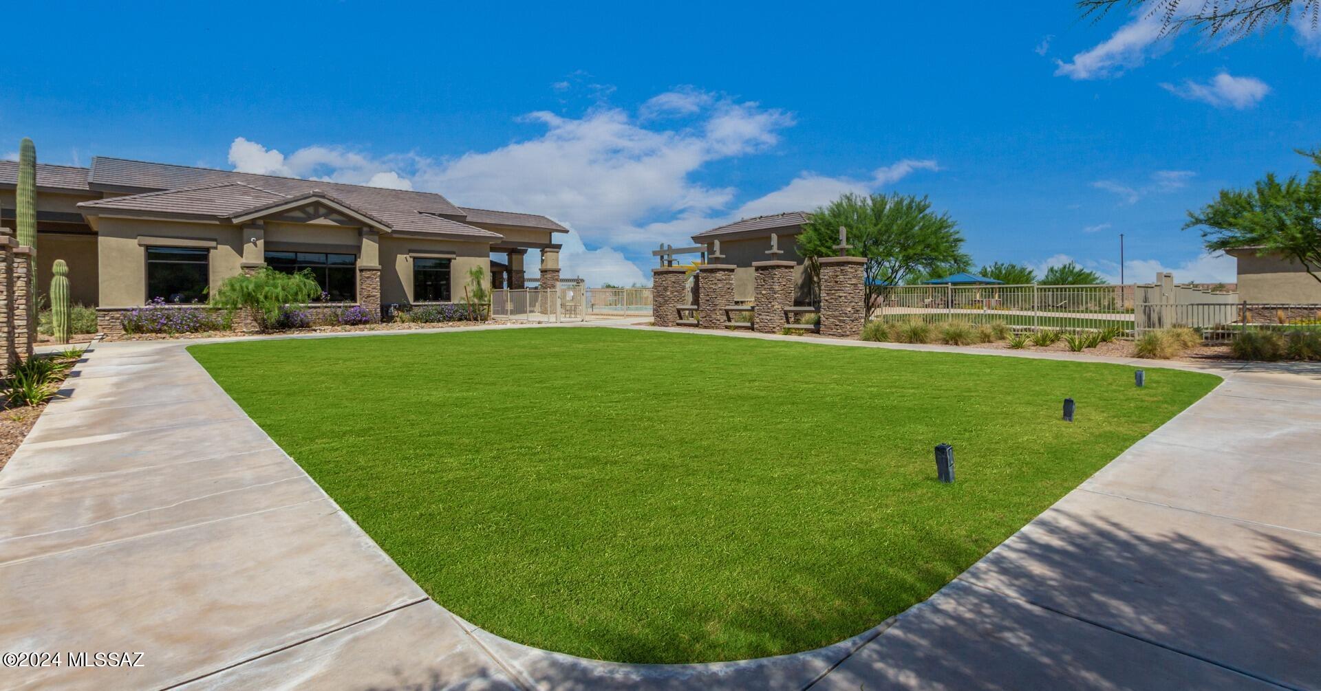 10229 N Arroyo Lupine Way