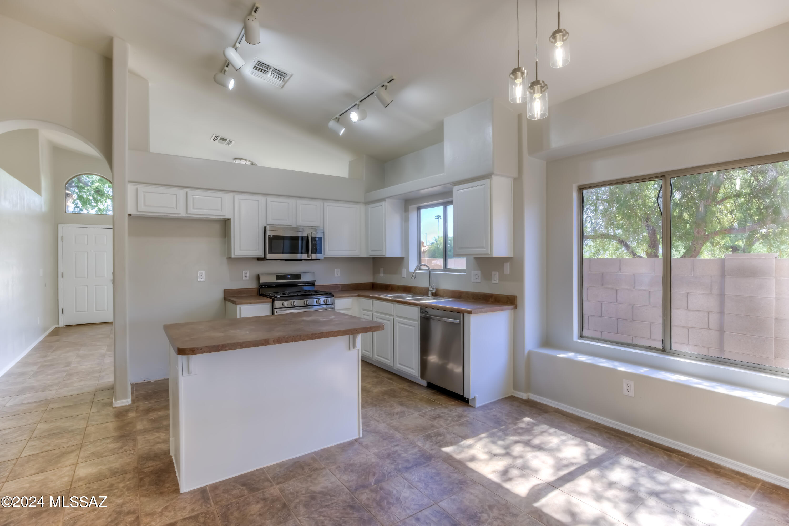 6135 W Sandburg Court