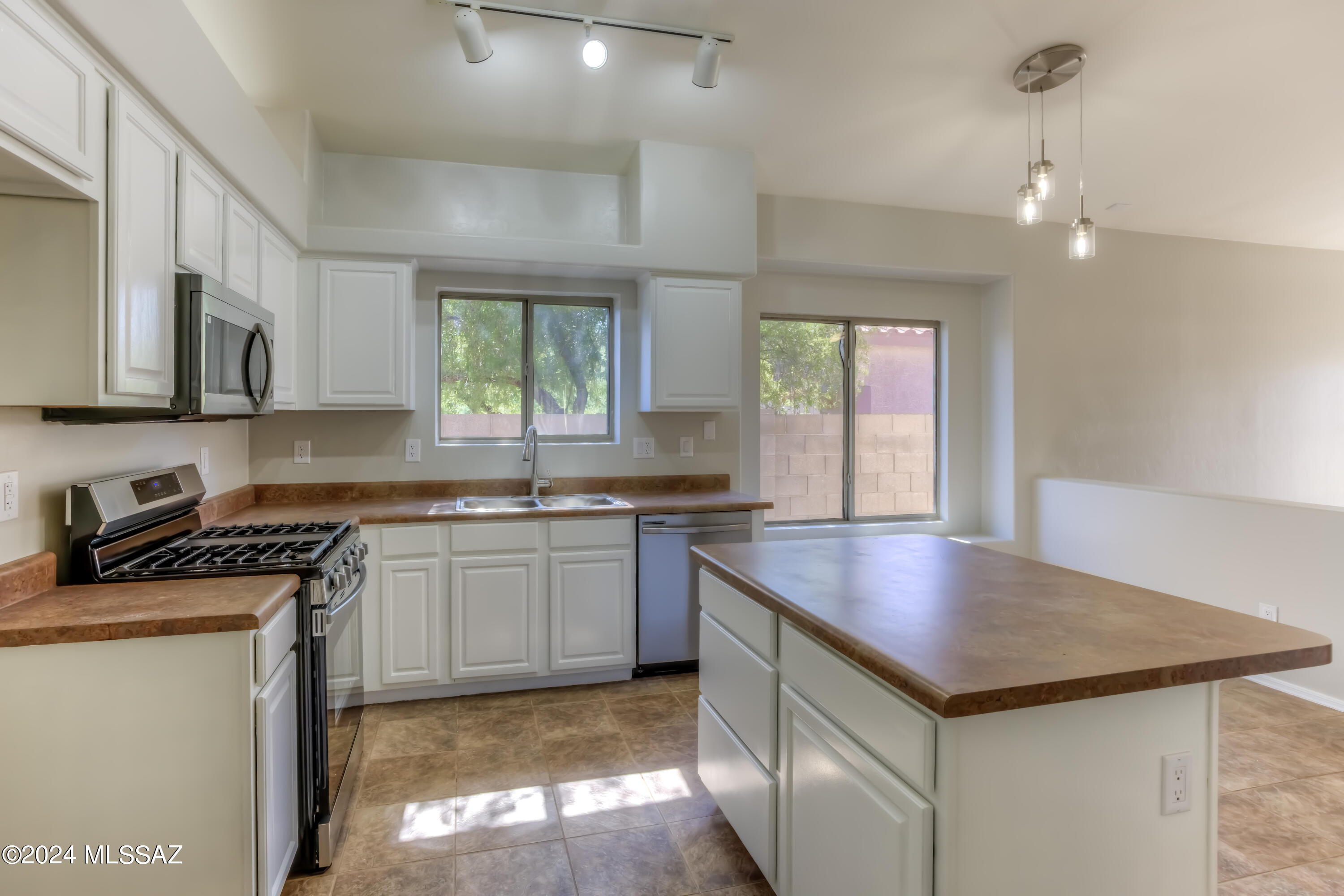 6135 W Sandburg Court