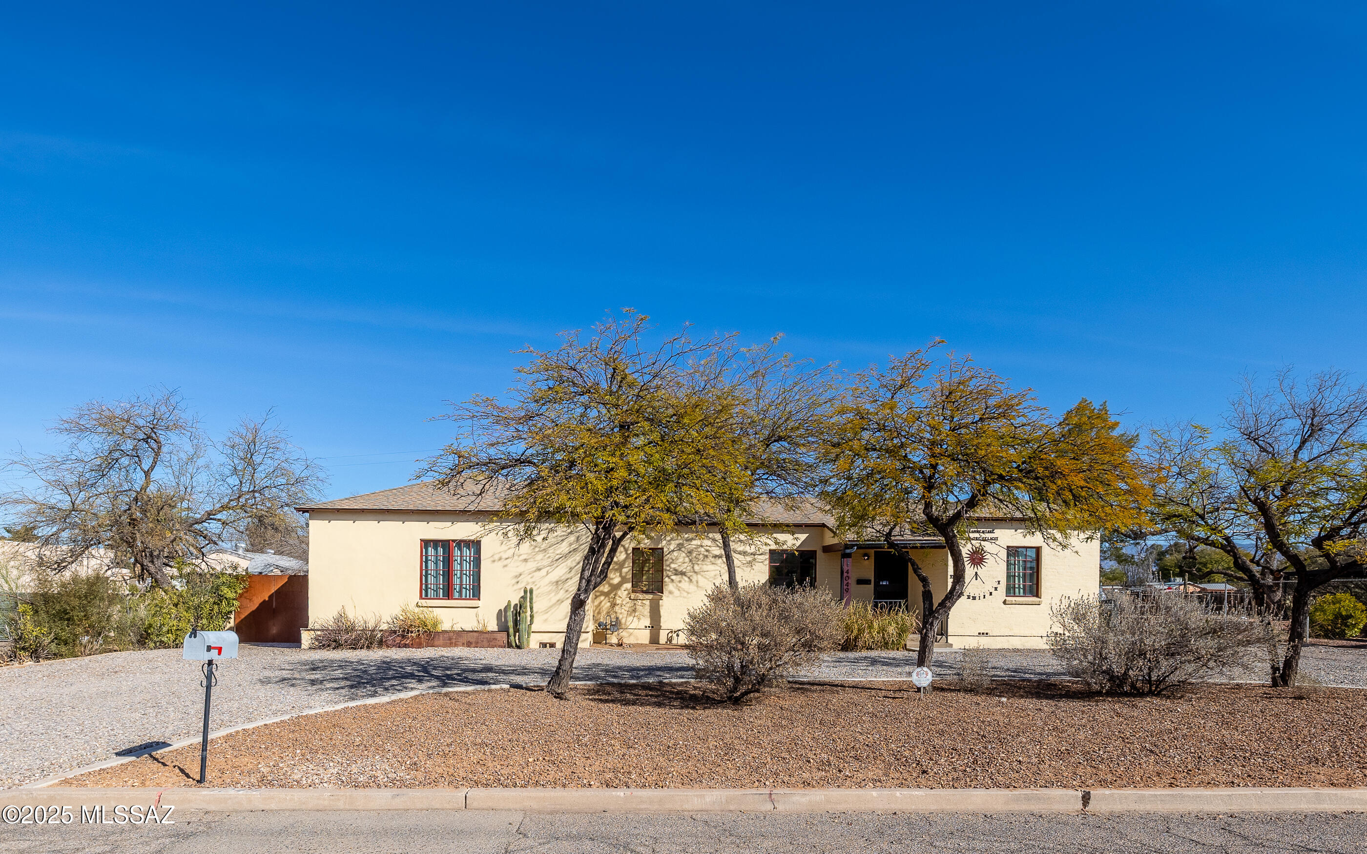 4049 E Camino de La Colina