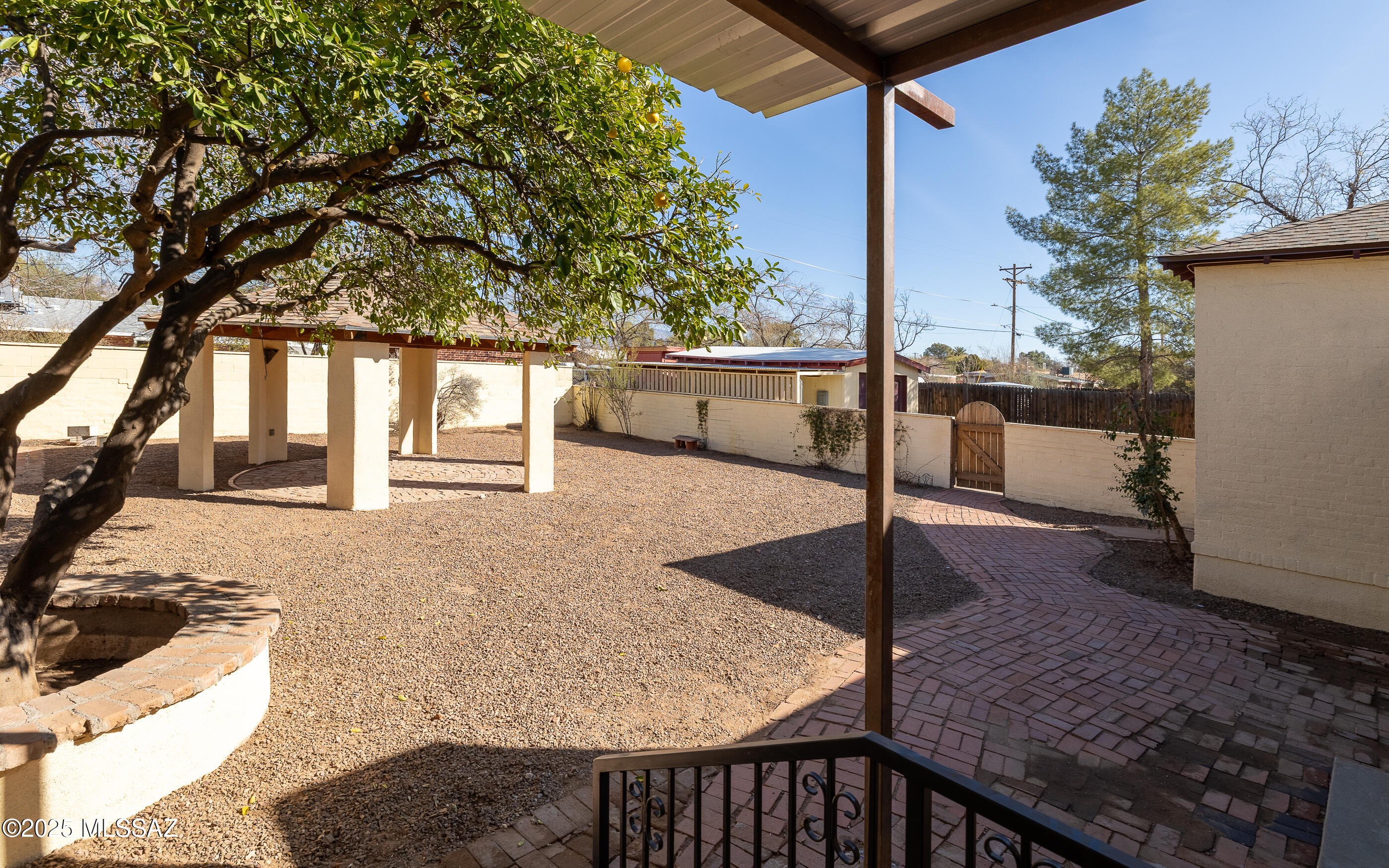 4049 E Camino de La Colina