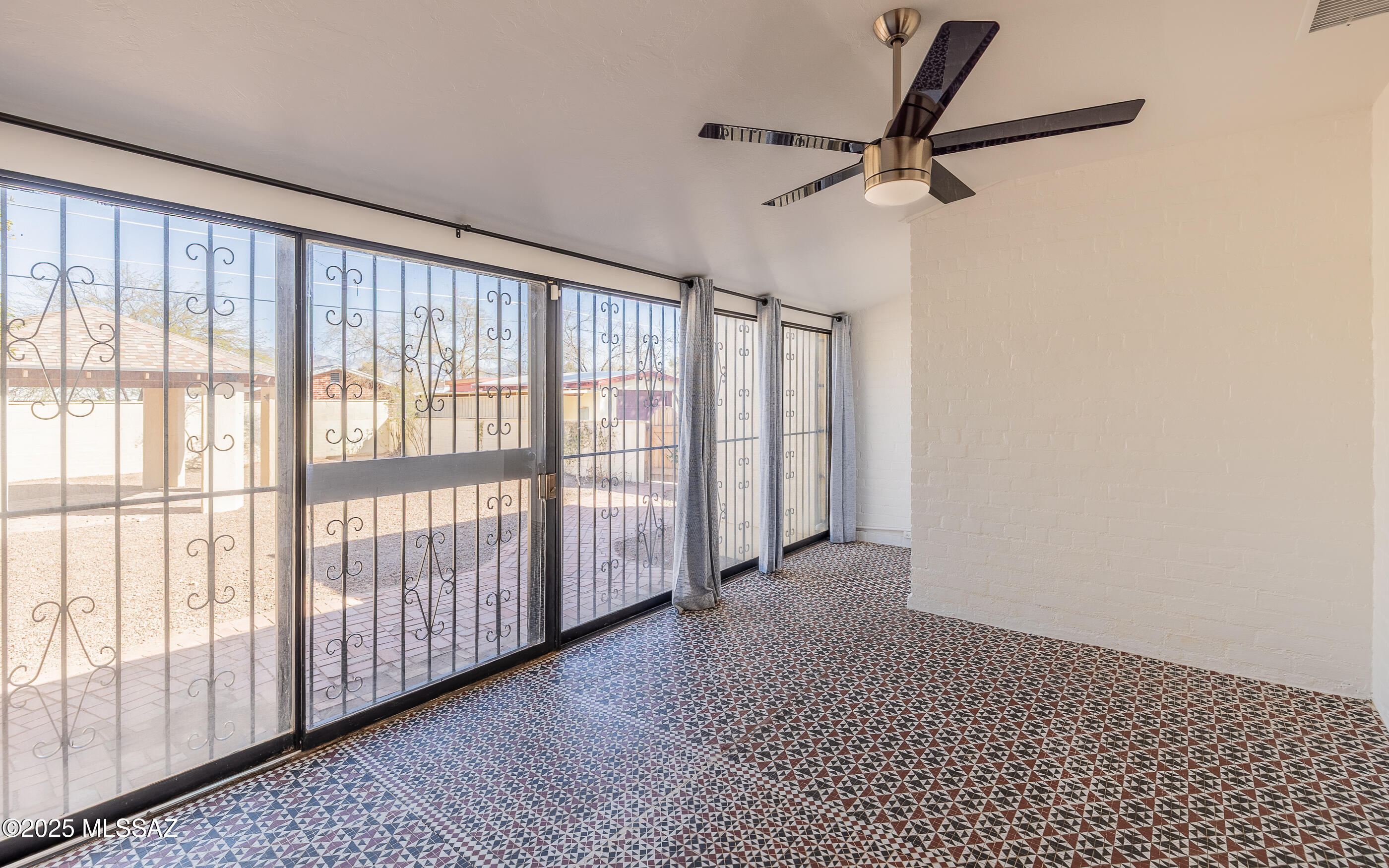 4049 E Camino de La Colina