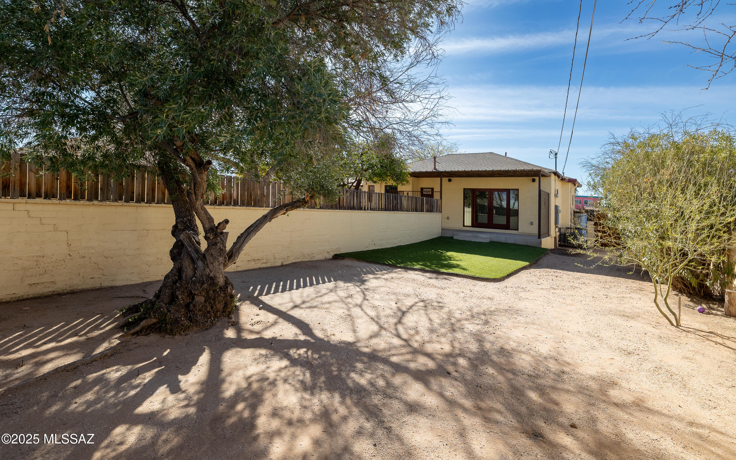 4049 E Camino de La Colina