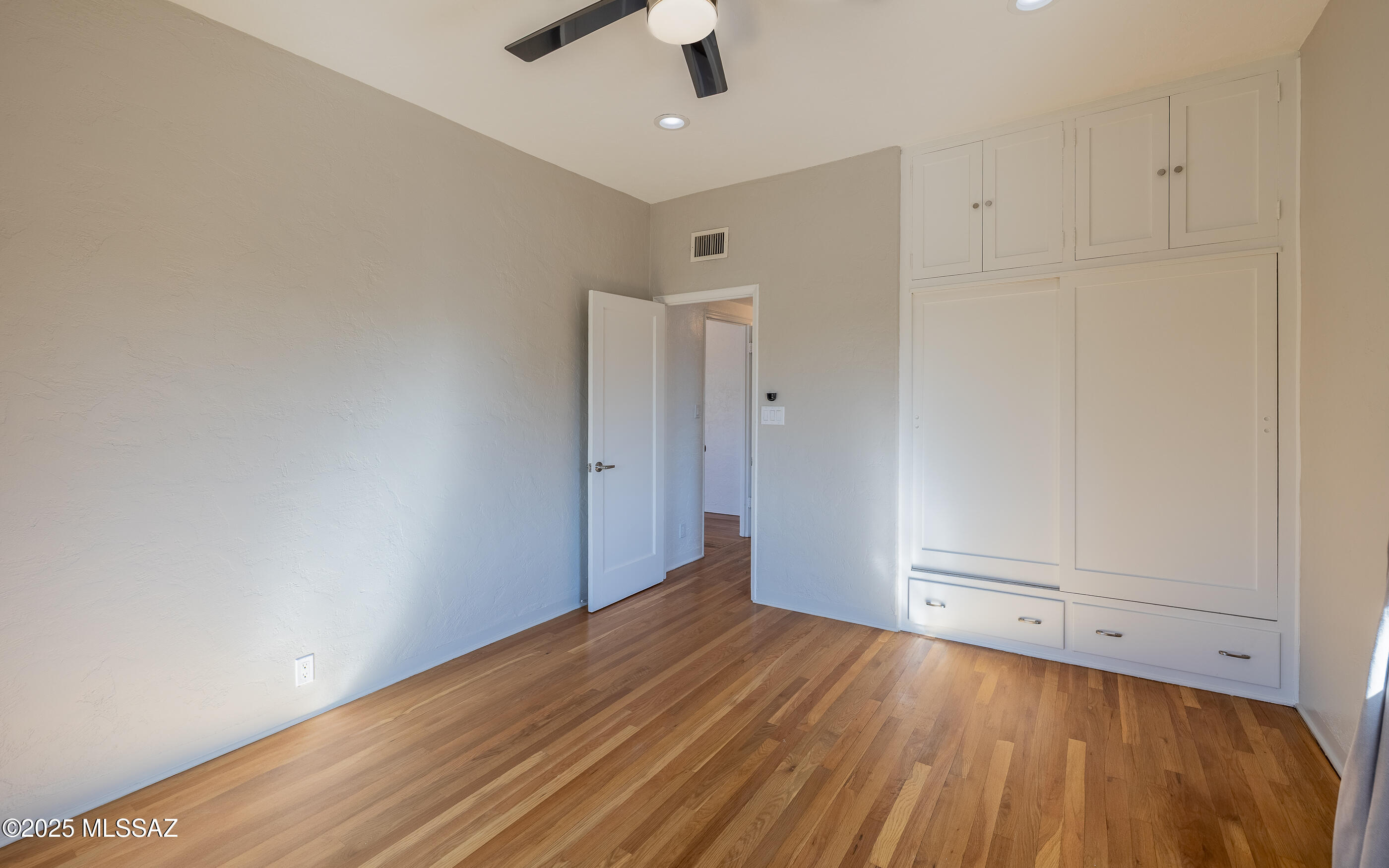 4049 E Camino de La Colina