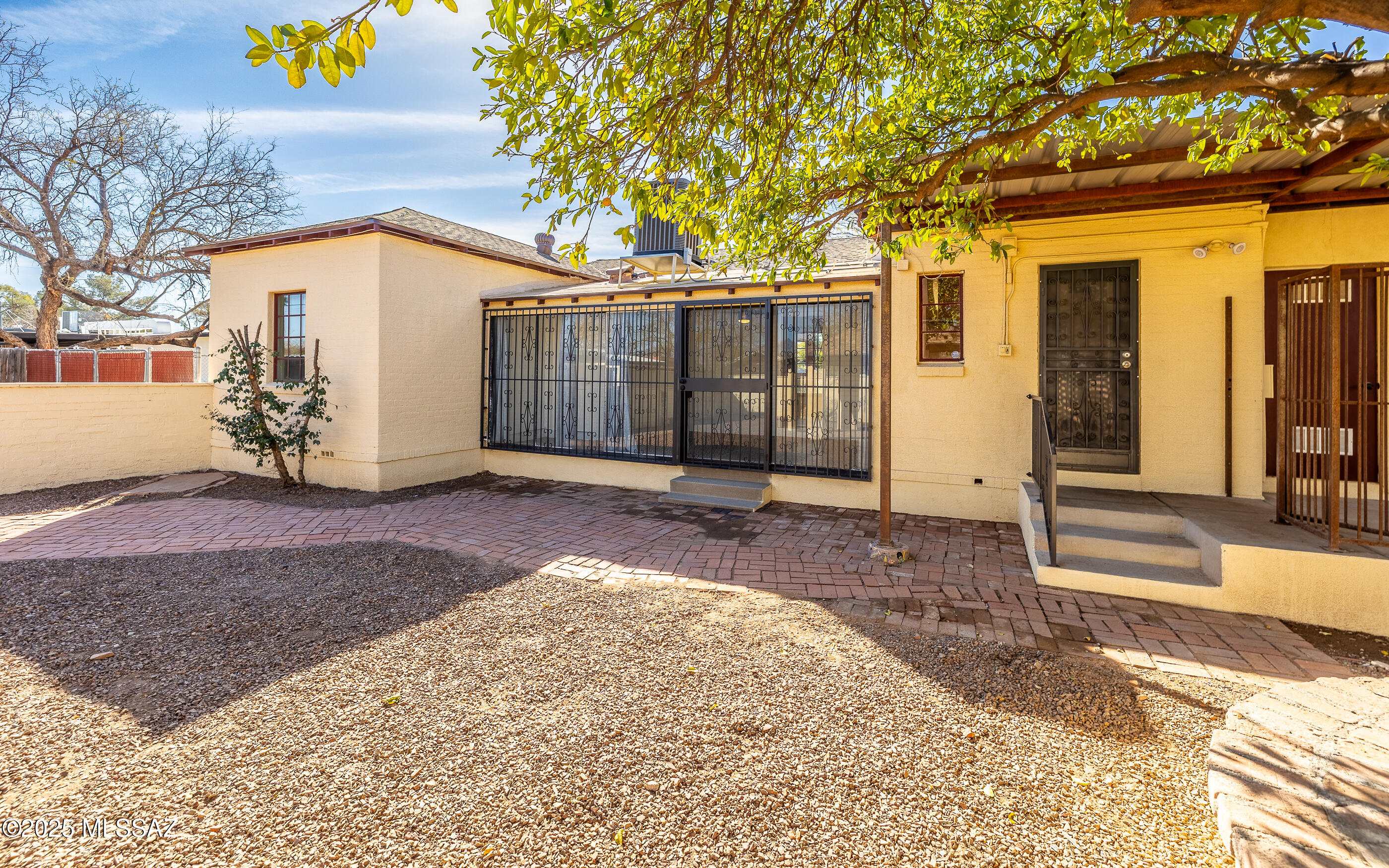 4049 E Camino de La Colina