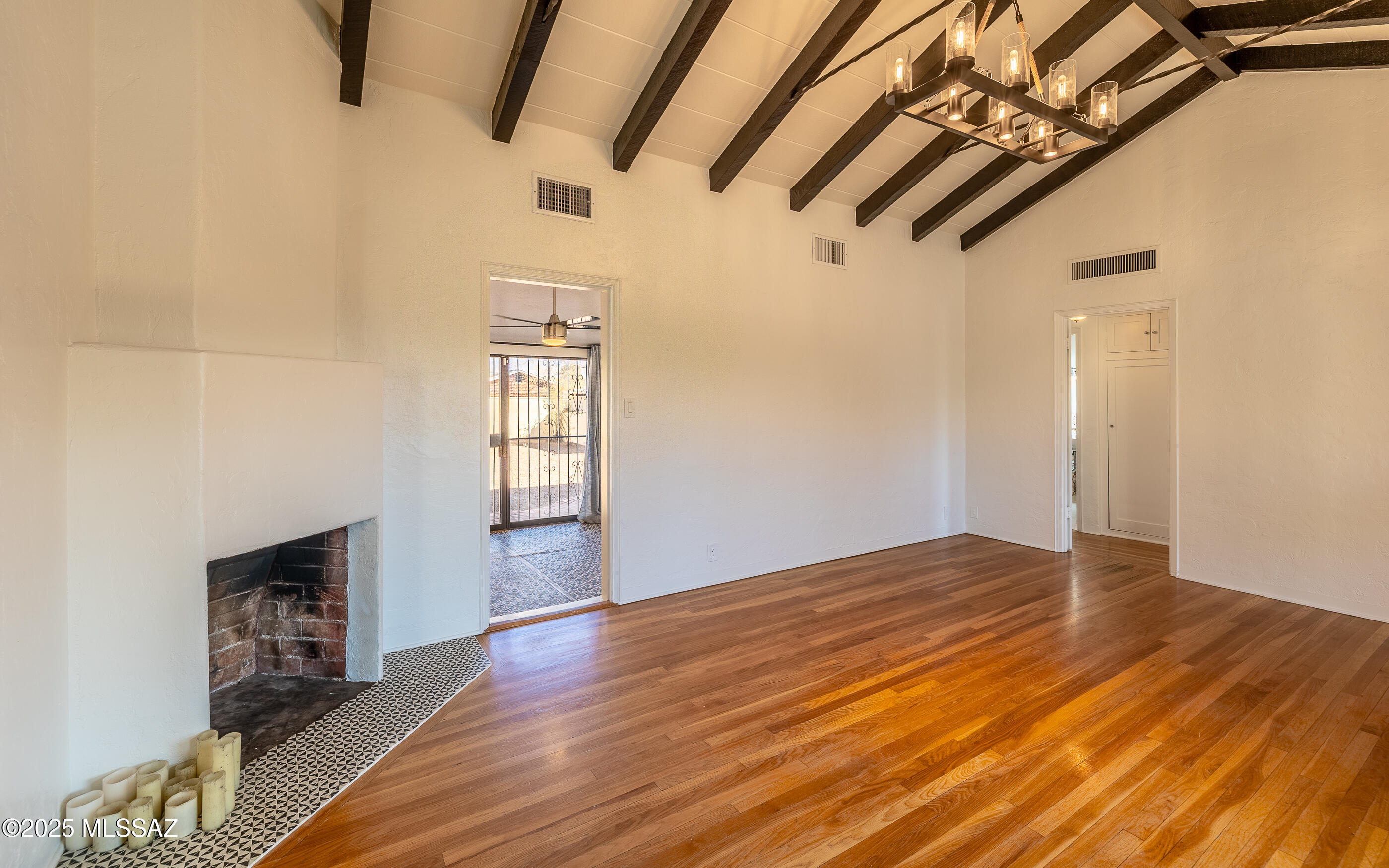 4049 E Camino de La Colina