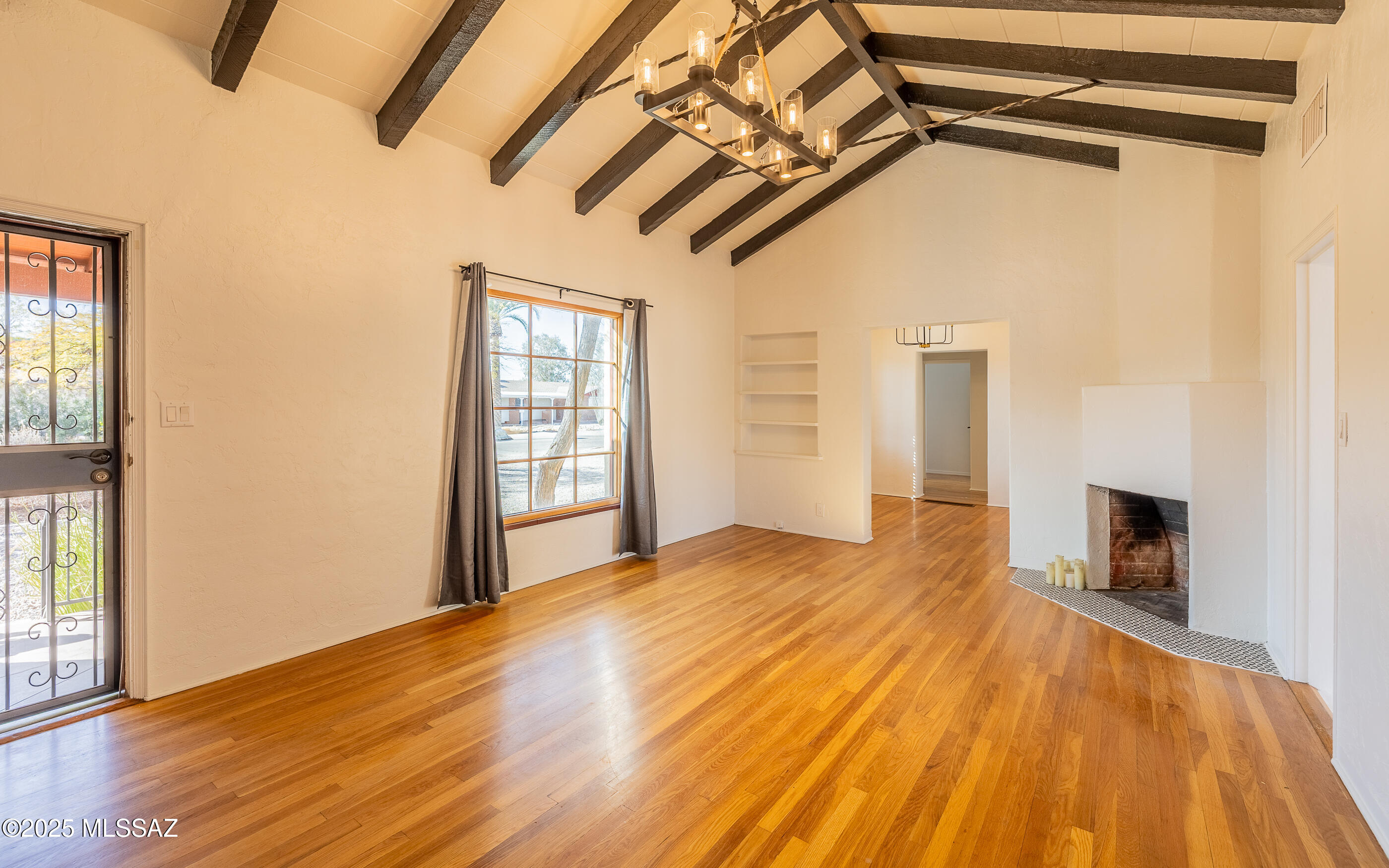 4049 E Camino de La Colina