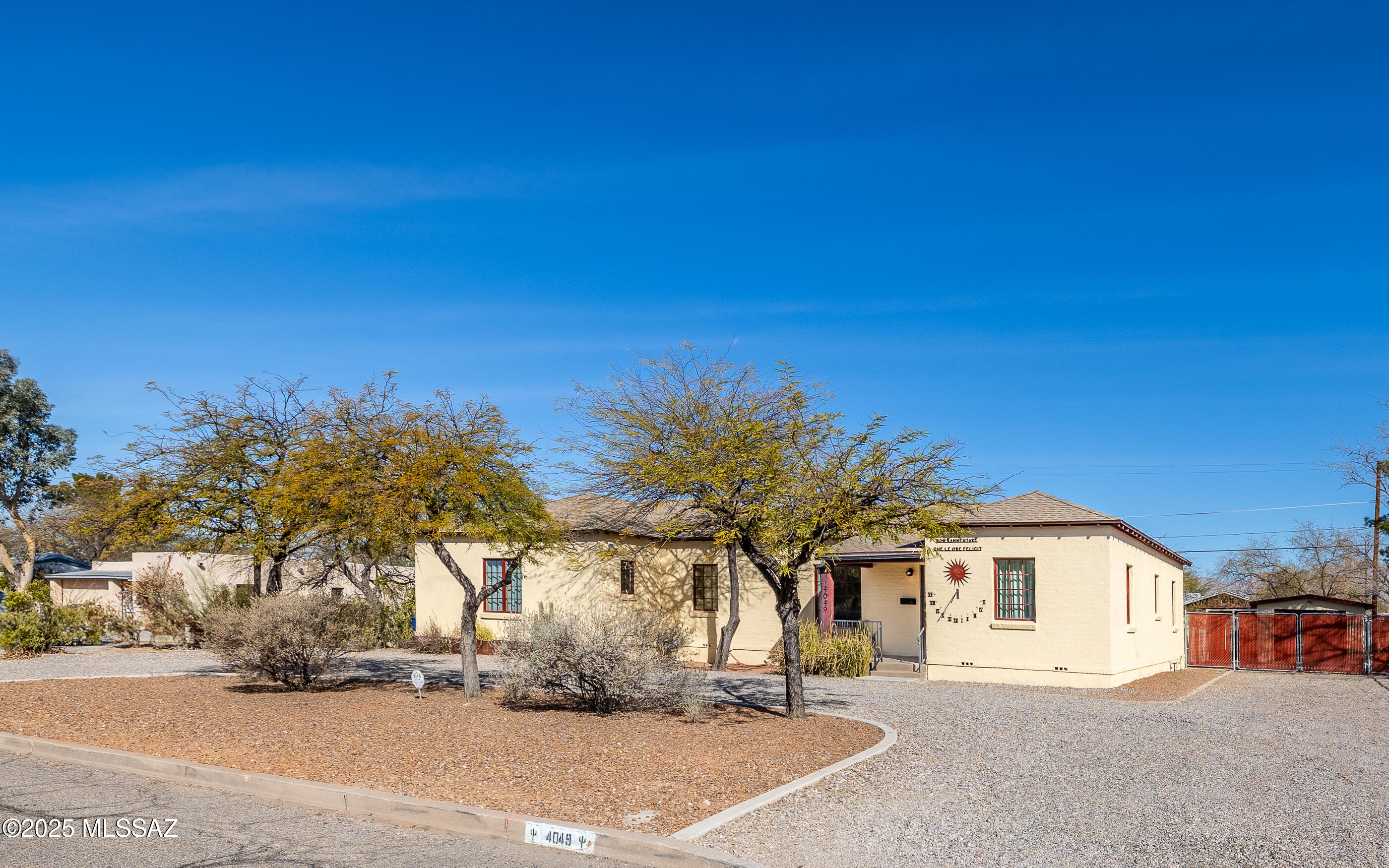 4049 E Camino de La Colina