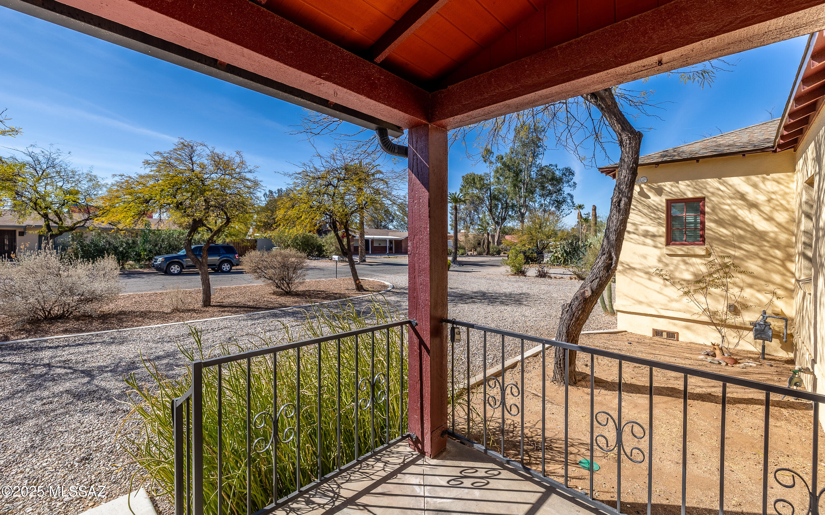 4049 E Camino de La Colina
