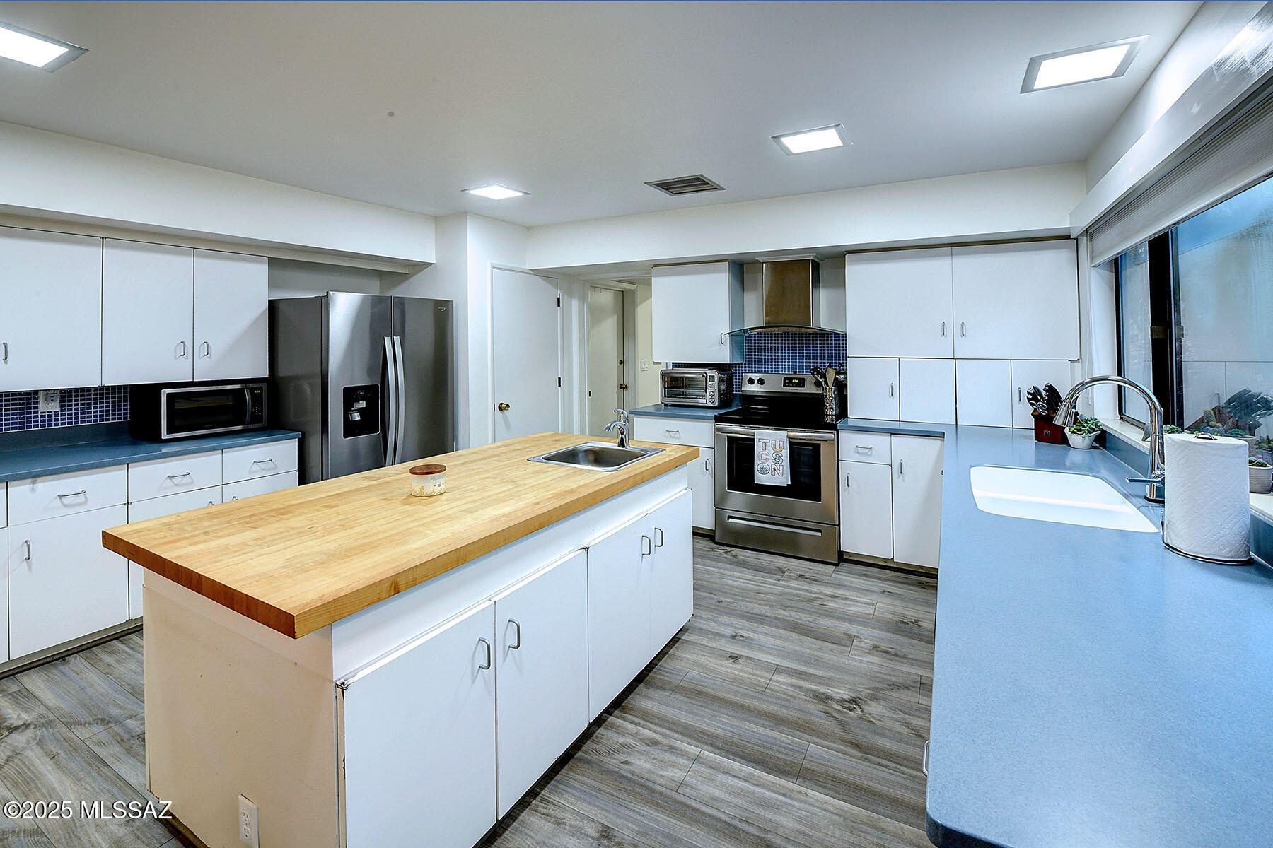 5717 E Paseo Cimarron