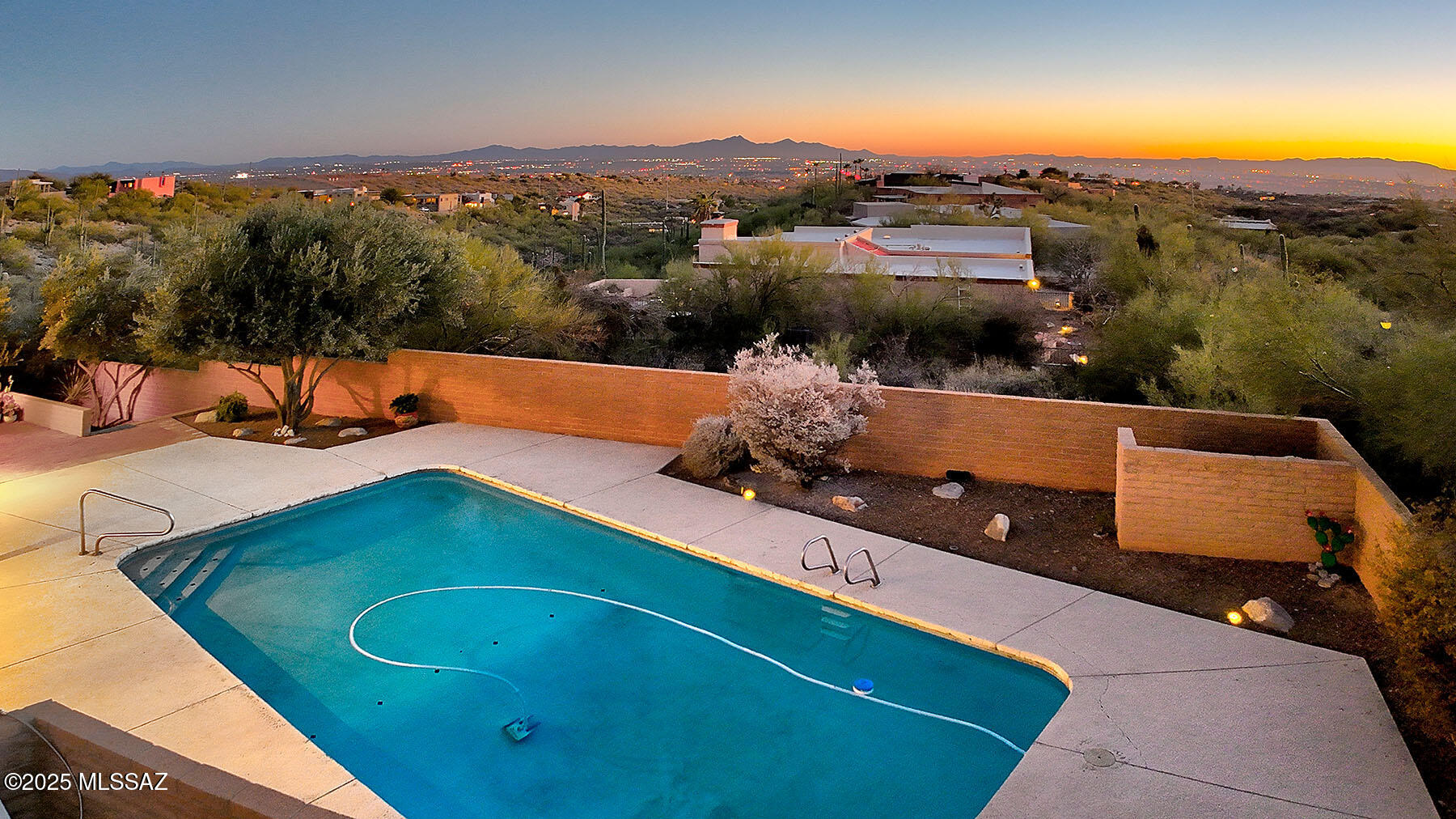 5717 E Paseo Cimarron