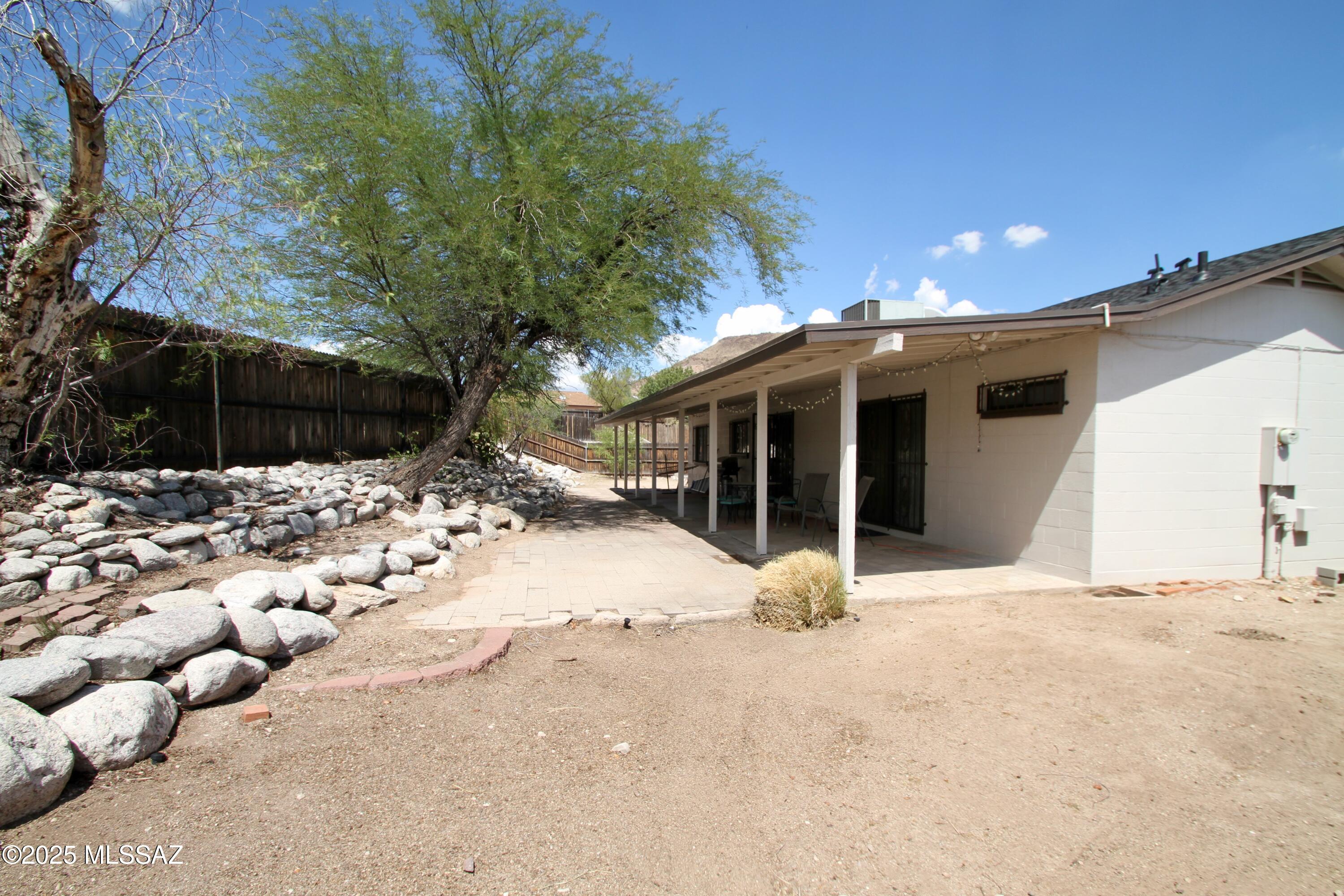 2152 W Jackalope Place