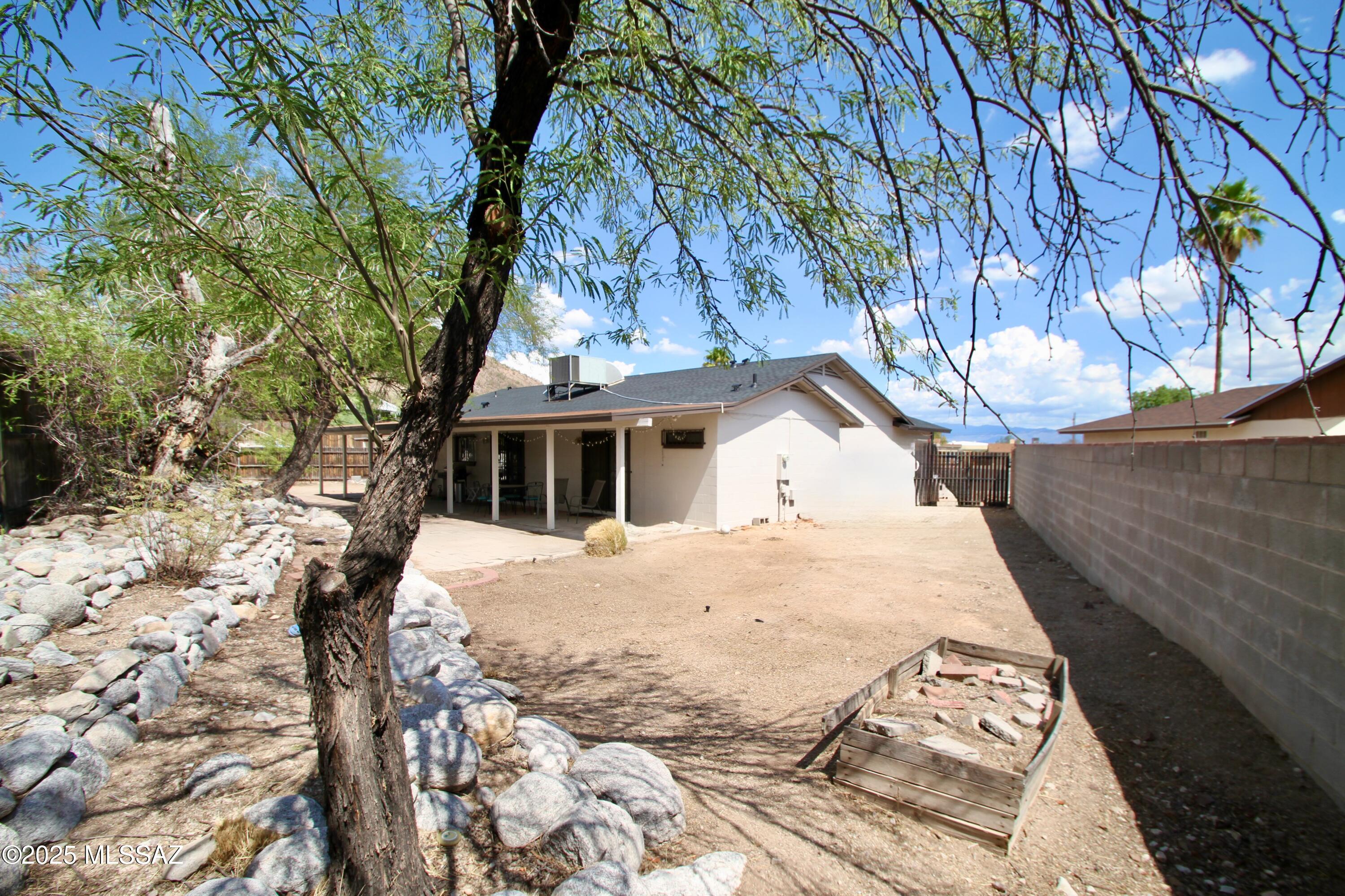 2152 W Jackalope Place