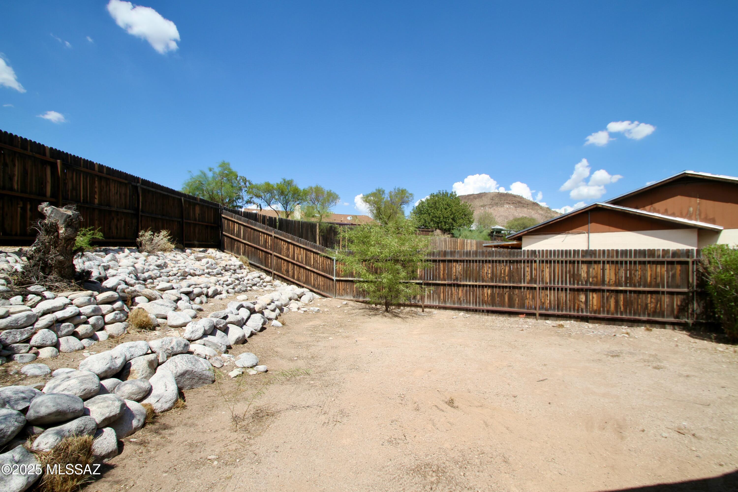 2152 W Jackalope Place