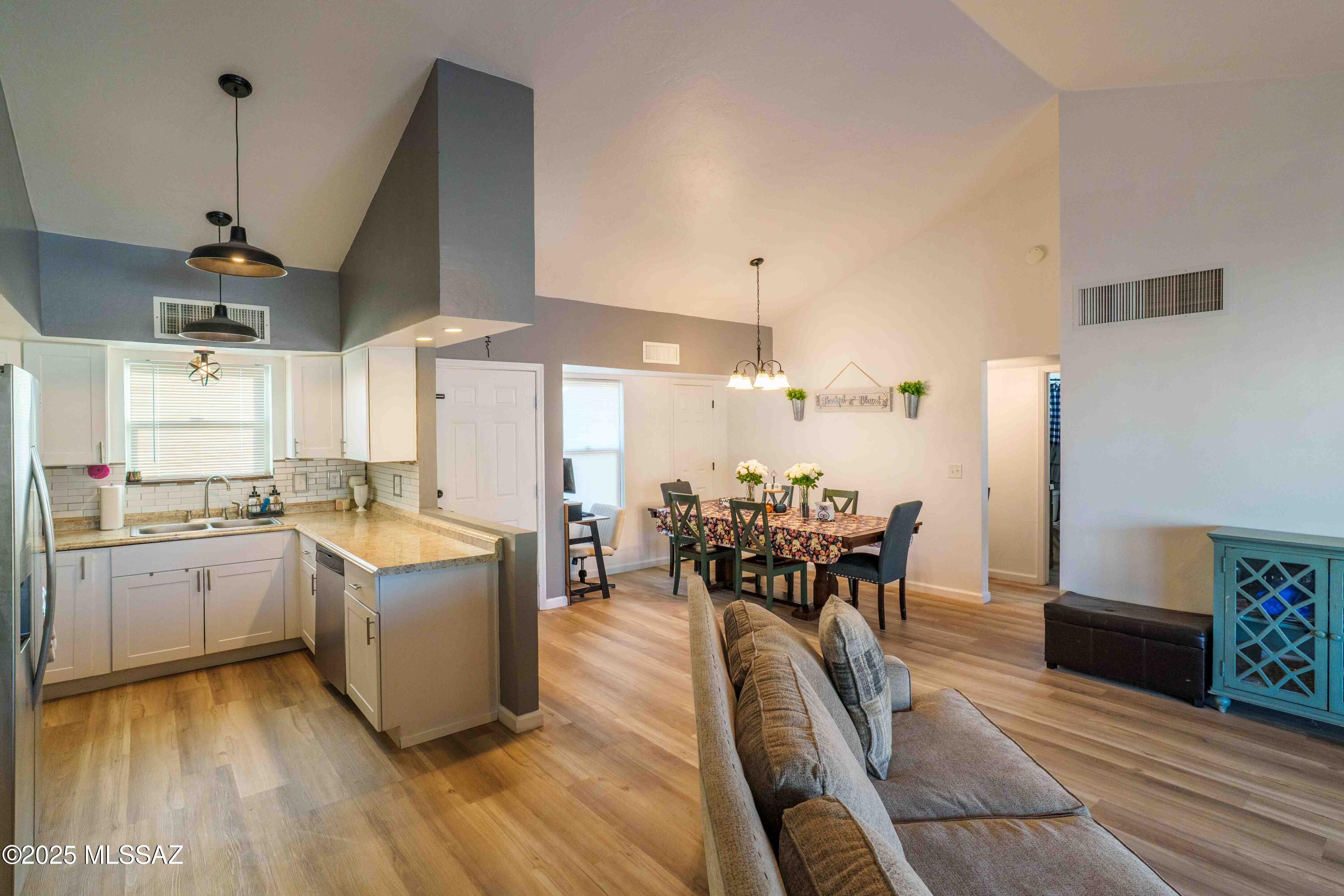 7111 S Camino Libertad