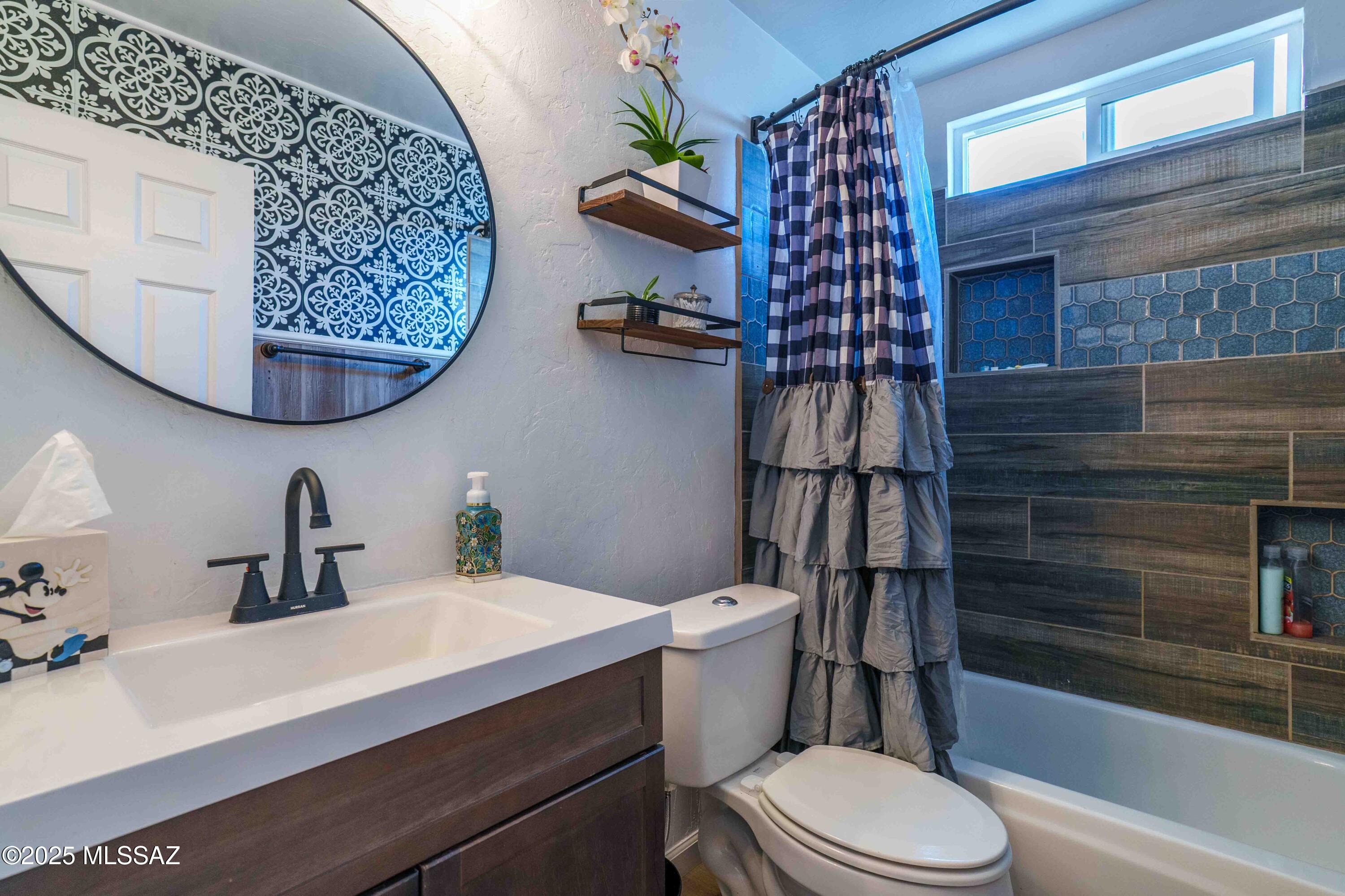 7111 S Camino Libertad