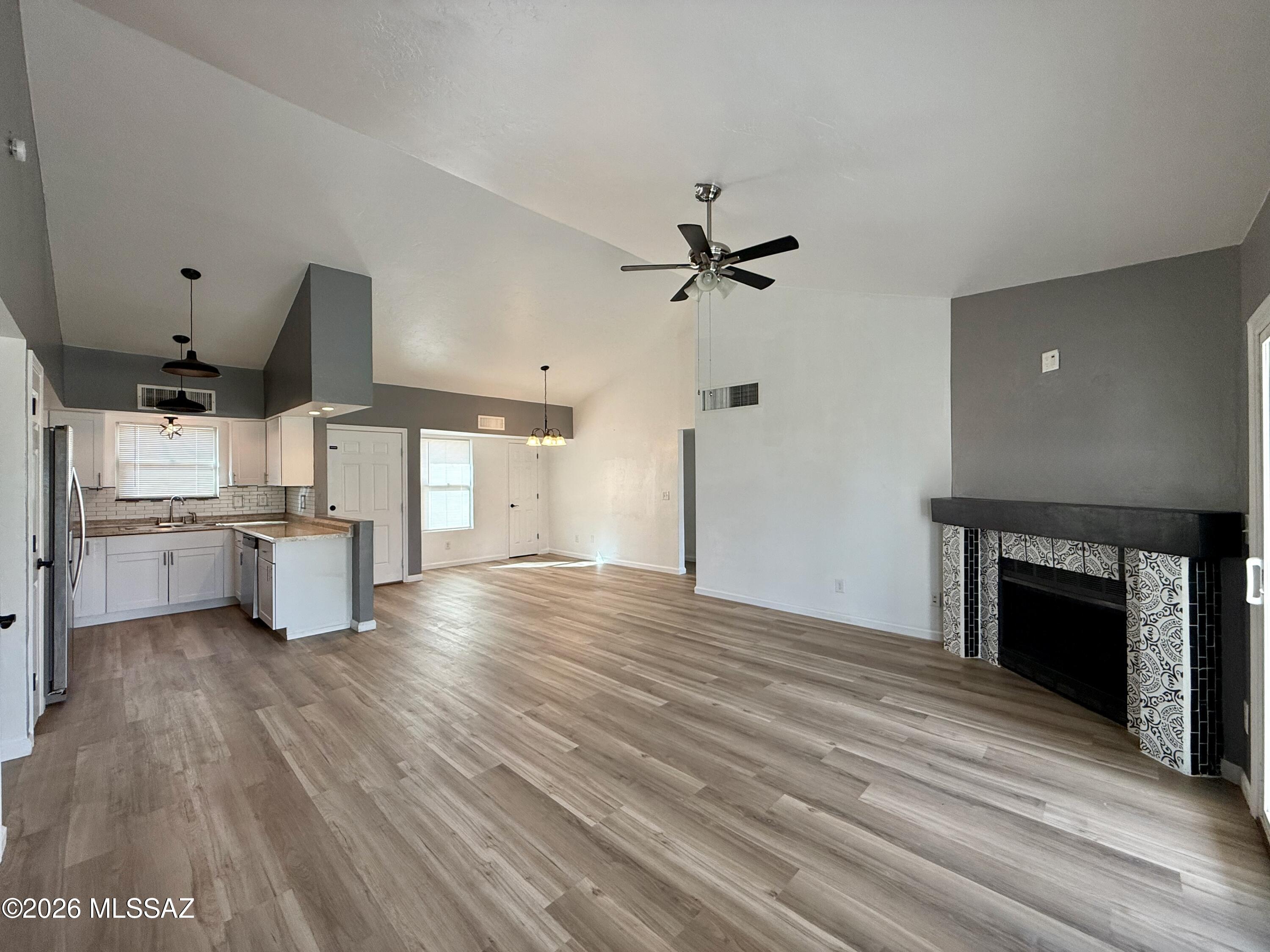 7111 S Camino Libertad