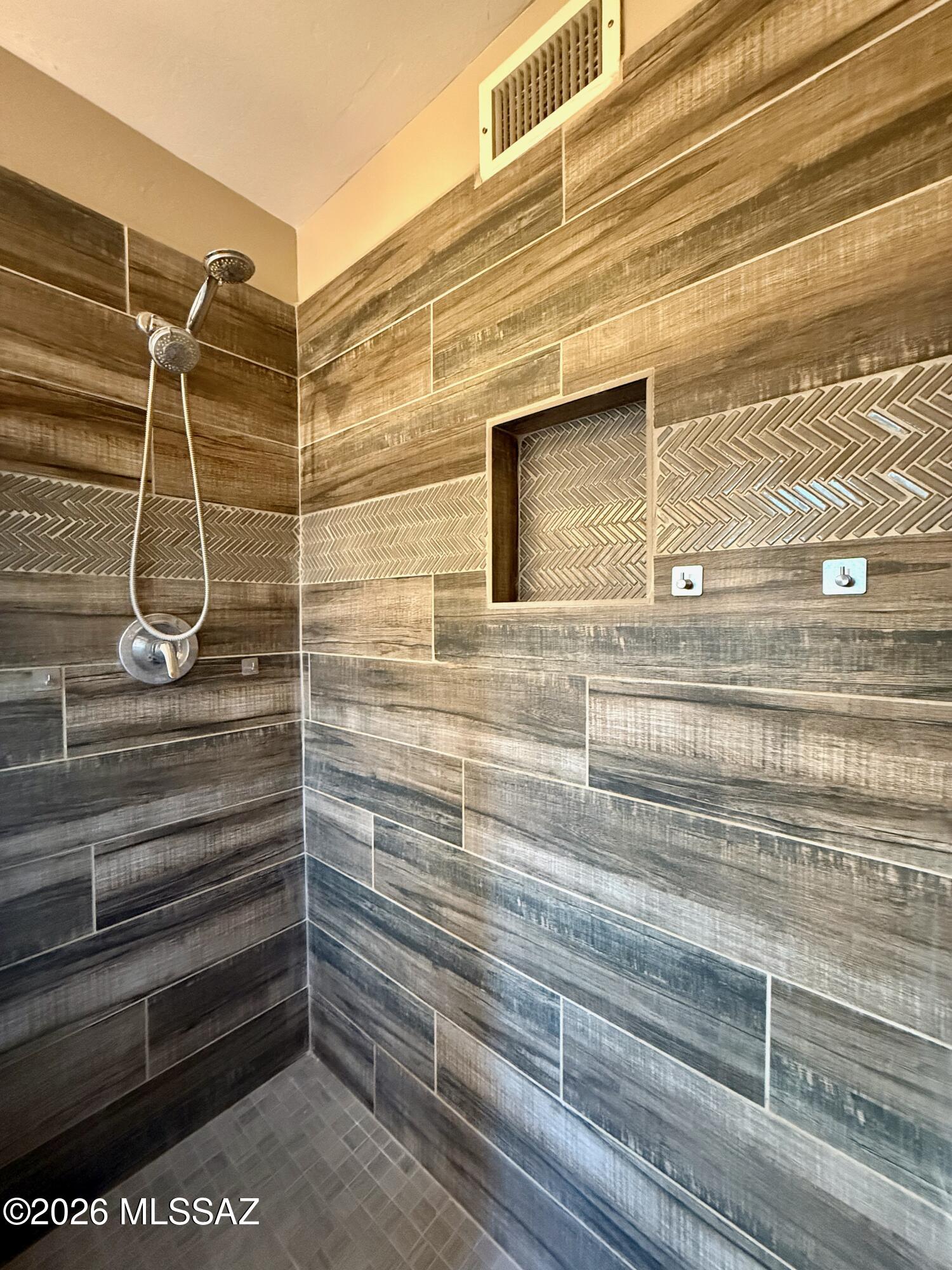 7111 S Camino Libertad