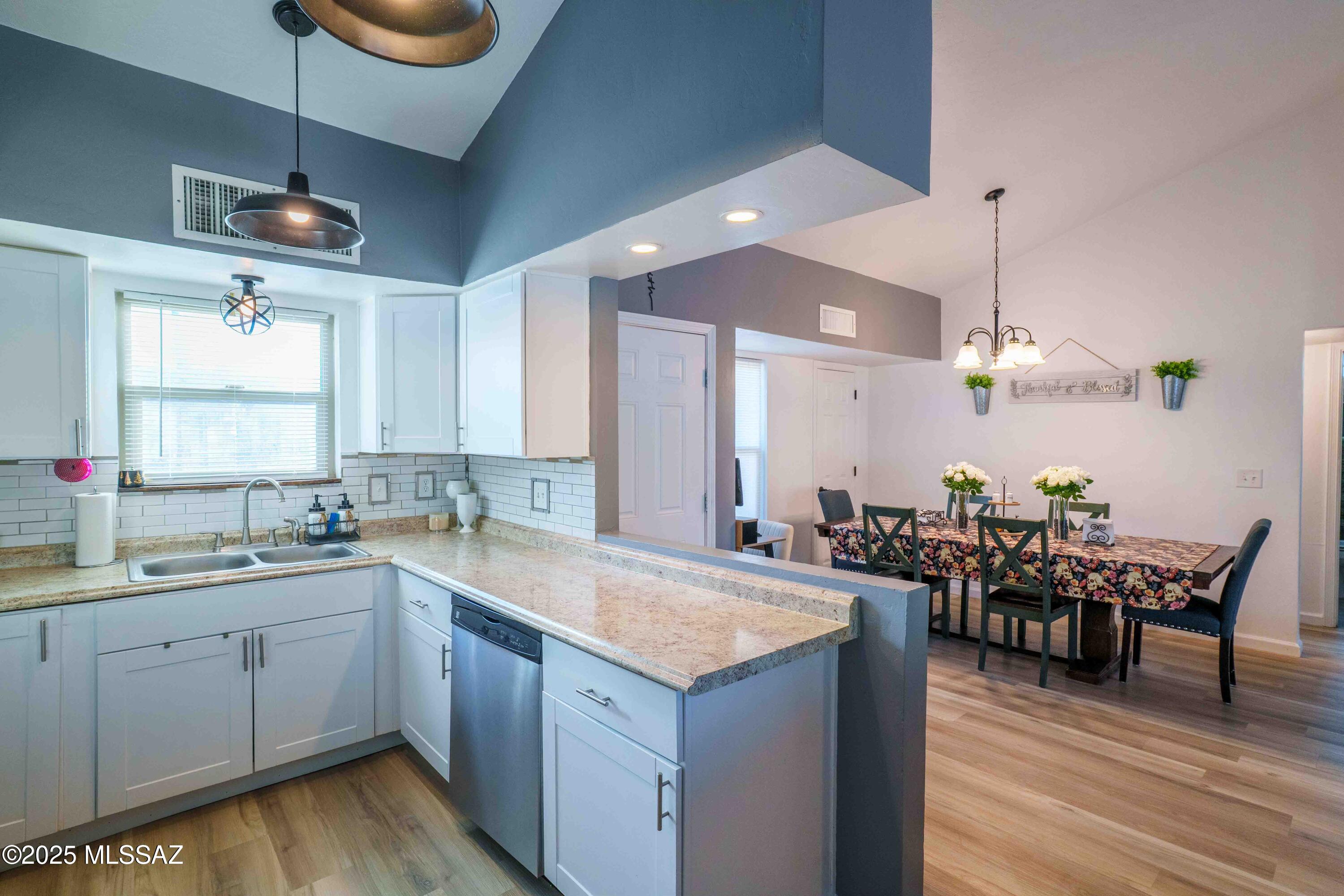 7111 S Camino Libertad