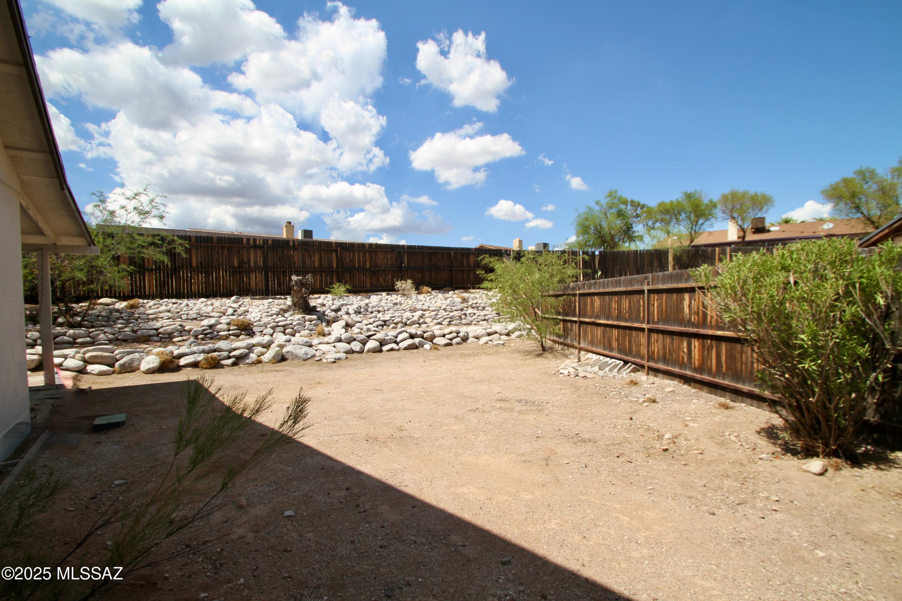 2152 W Jackalope Place